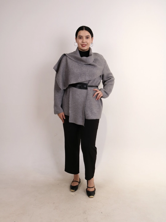 Ayollar jaket-kardigani, drapirovkali yoqa, to‘g‘ri bichimli, midi