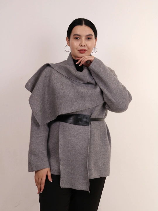 Ayollar jaket-kardigani, drapirovkali yoqa, to‘g‘ri bichimli, midi