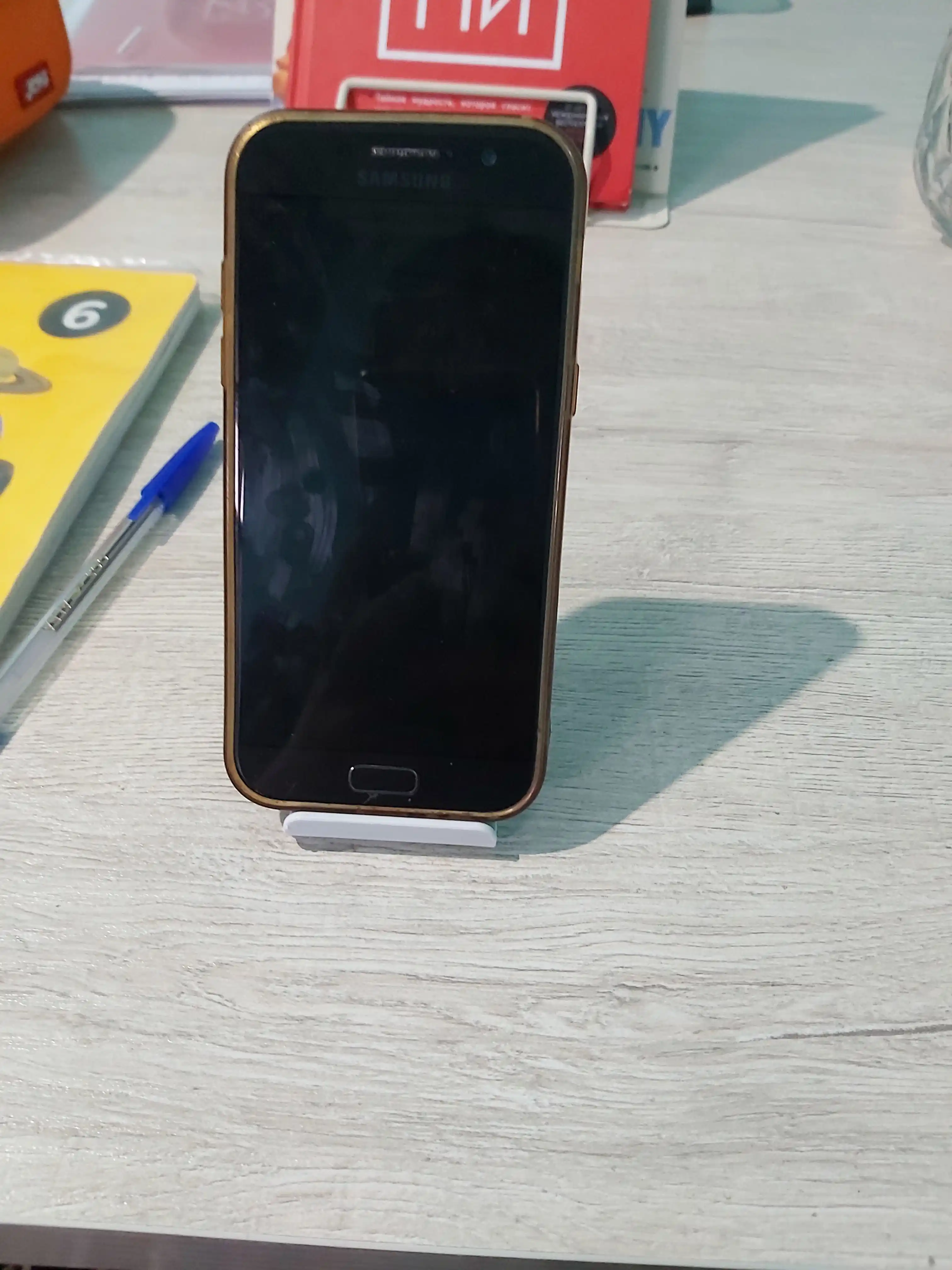 Telefon va planshet uchun yig'iladigan telefon ushlagich