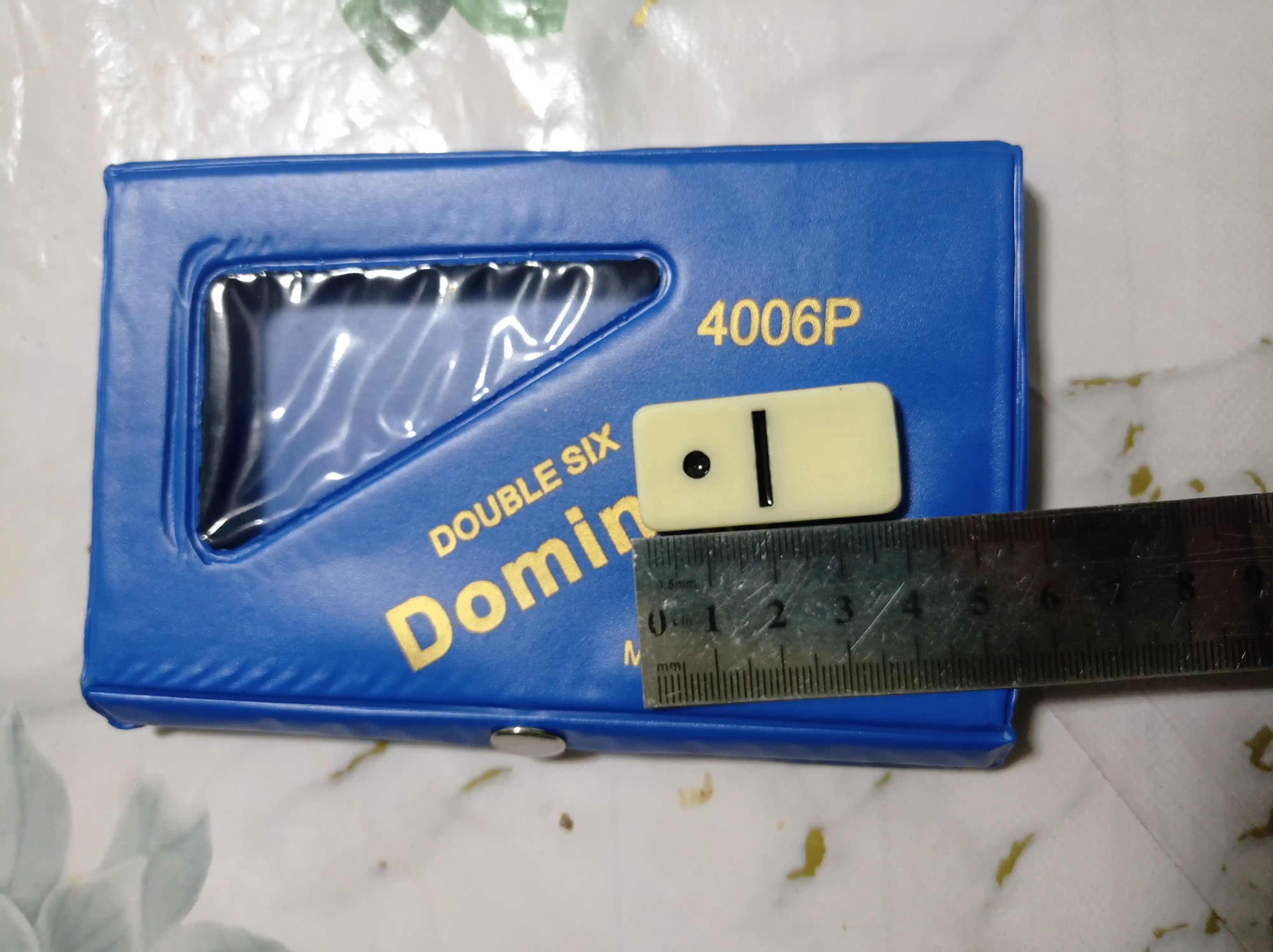 Domino stol o'yini, klassik o'yin, kattalar va bolalar uchun