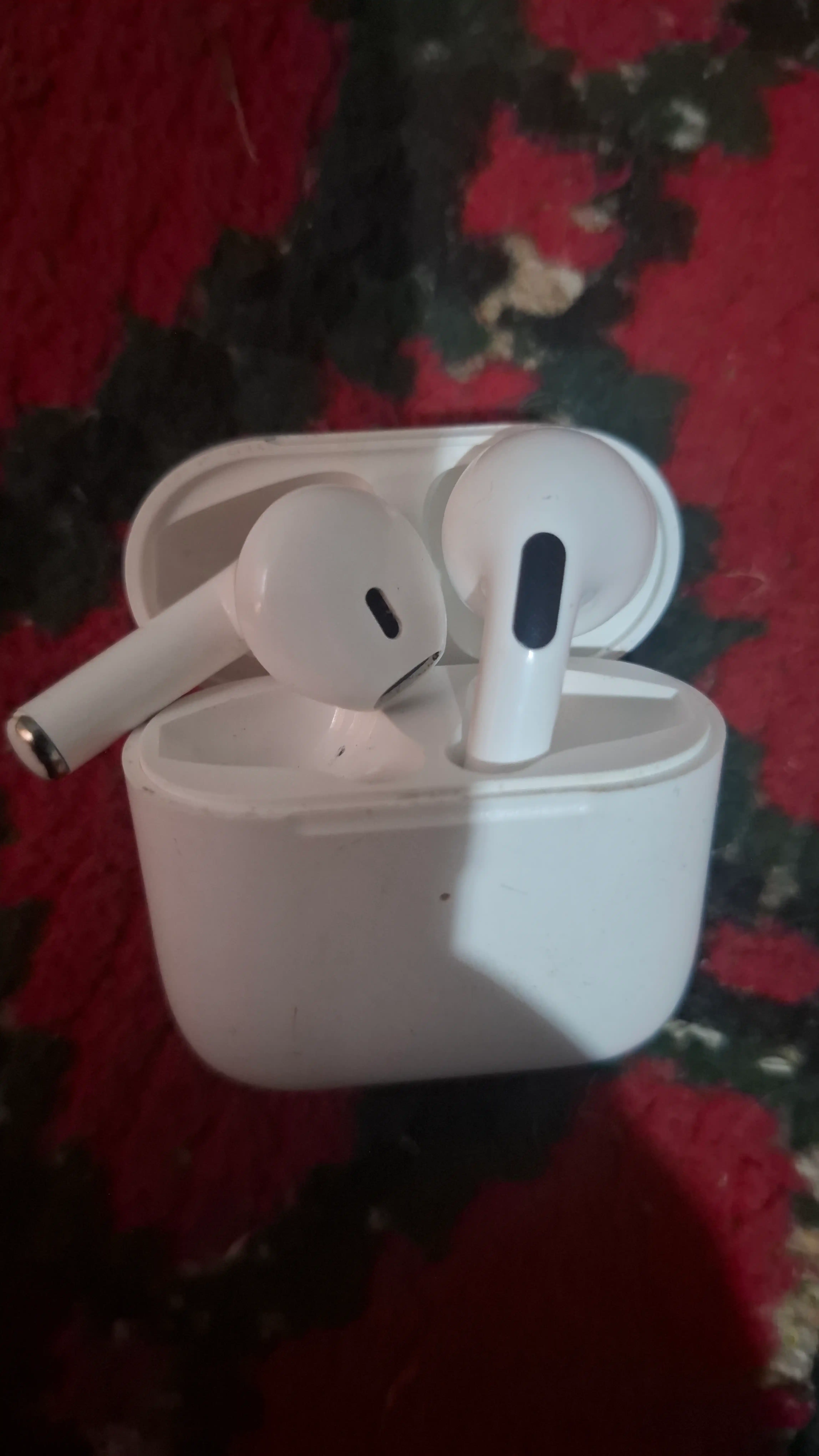 Simsiz quloqchinlar Pods Pro 4, sensorli