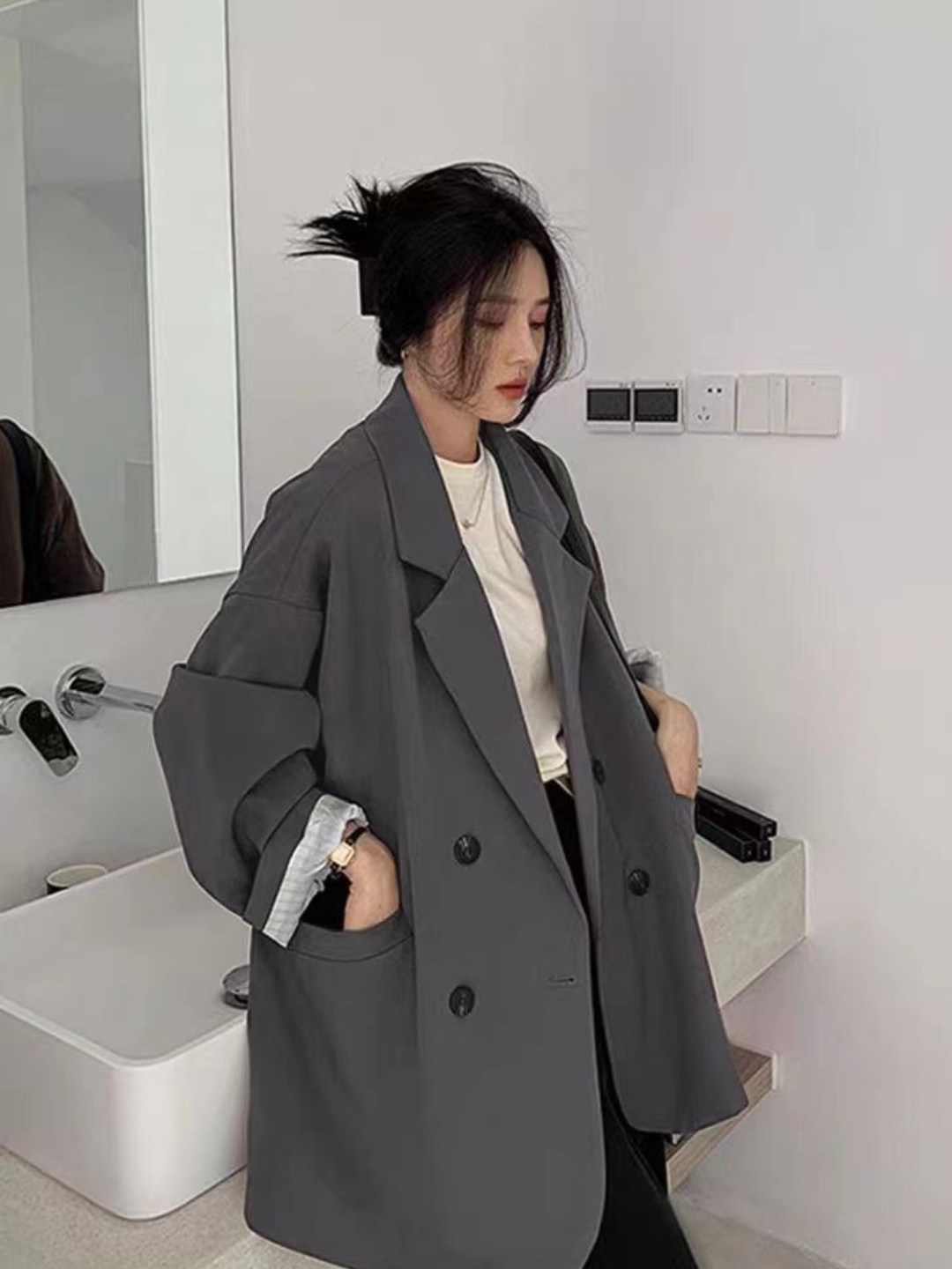 Женский пиджак oversize — не плотная, подходит для тёплых дней осени и весны