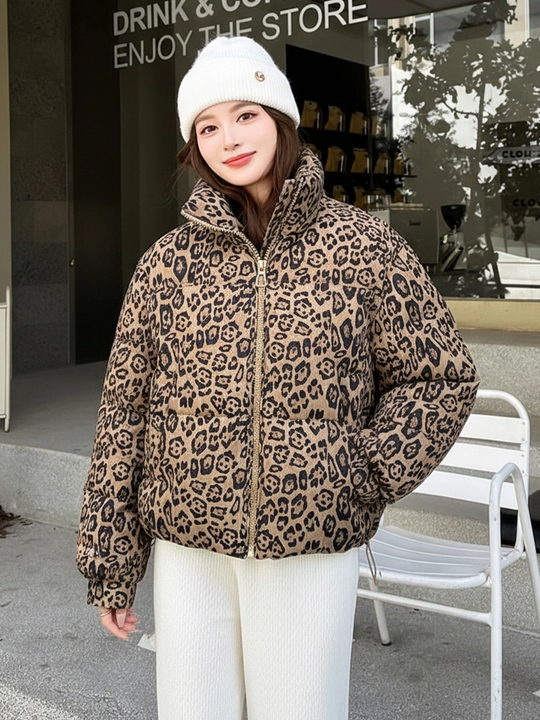 Ayollar uchun leopard naqshli issiq kurtka