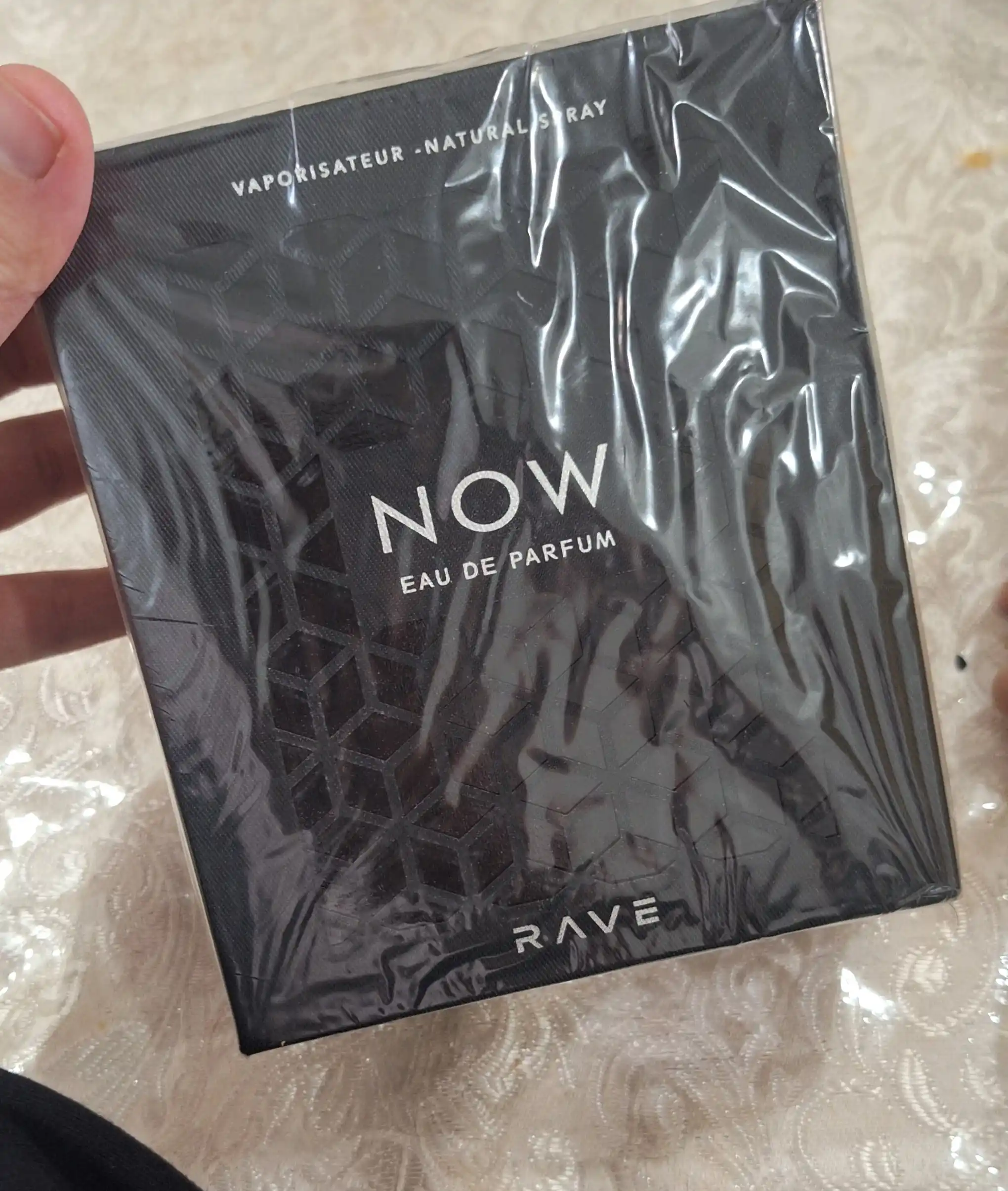 NOW White va RAVE Now Black parfyumlangan suvi, 100 ml