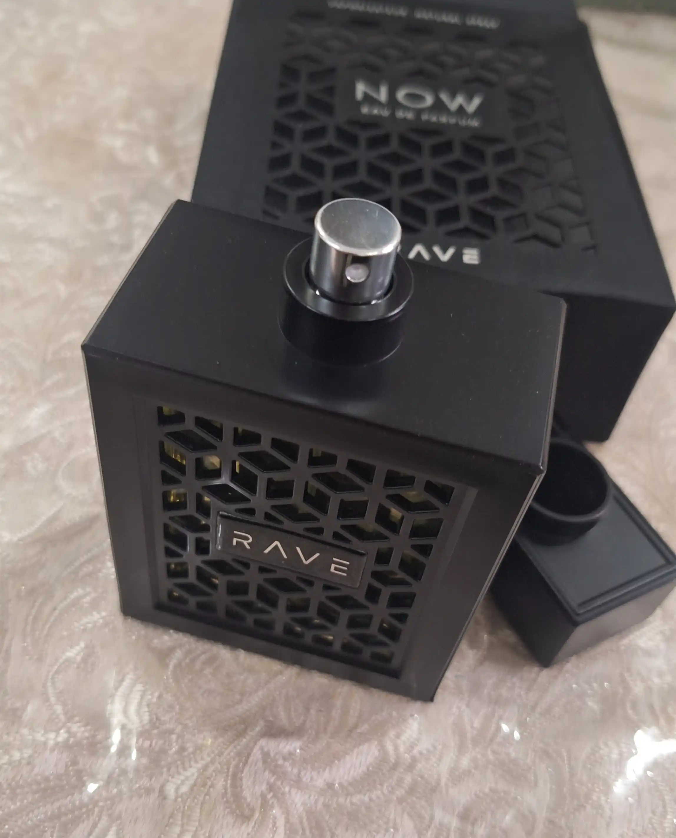 NOW White va RAVE Now Black parfyumlangan suvi, 100 ml