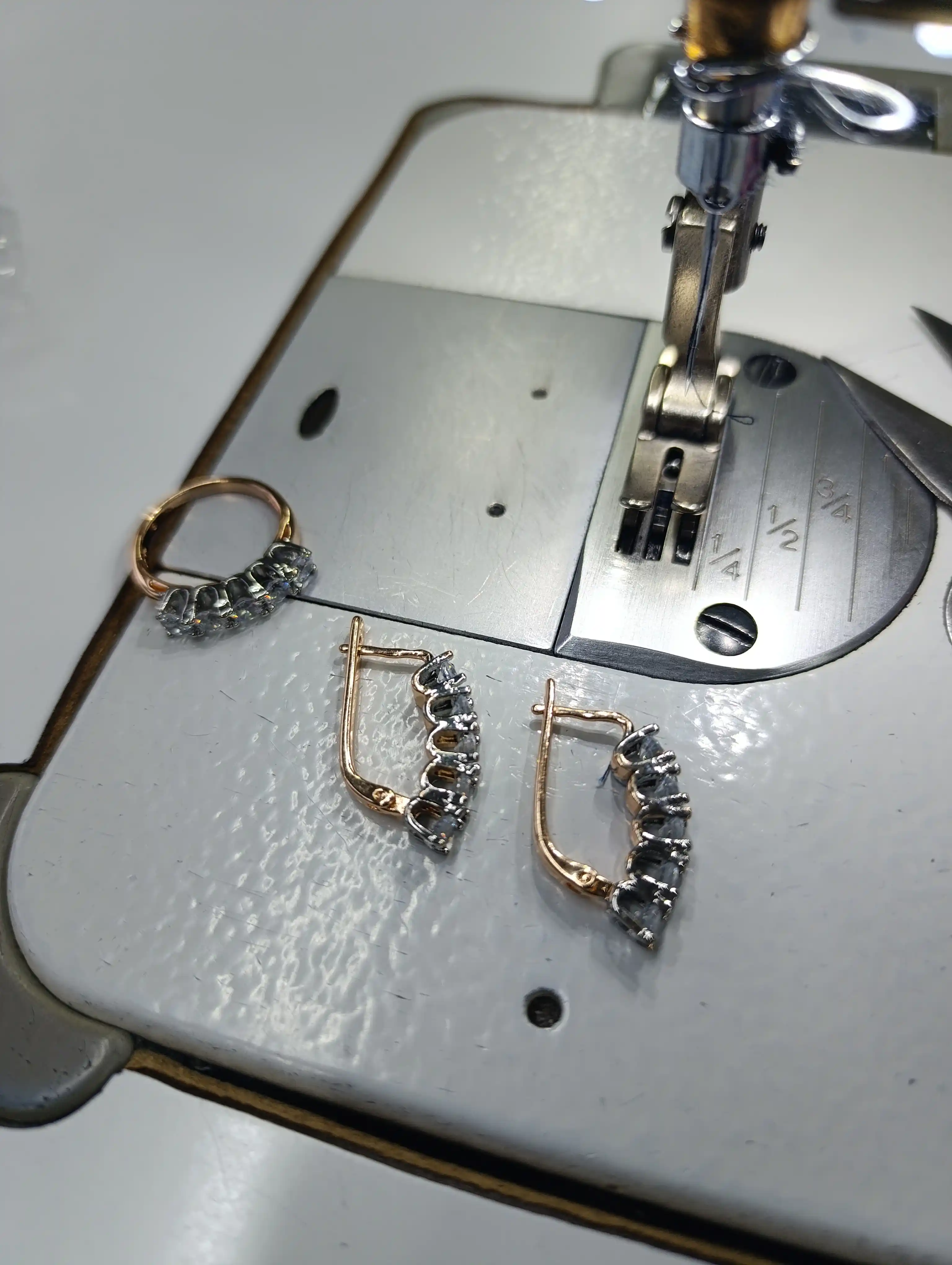 Набор украшений Xuping Stainless Steel, серьги, кольцо, подарочная коробка