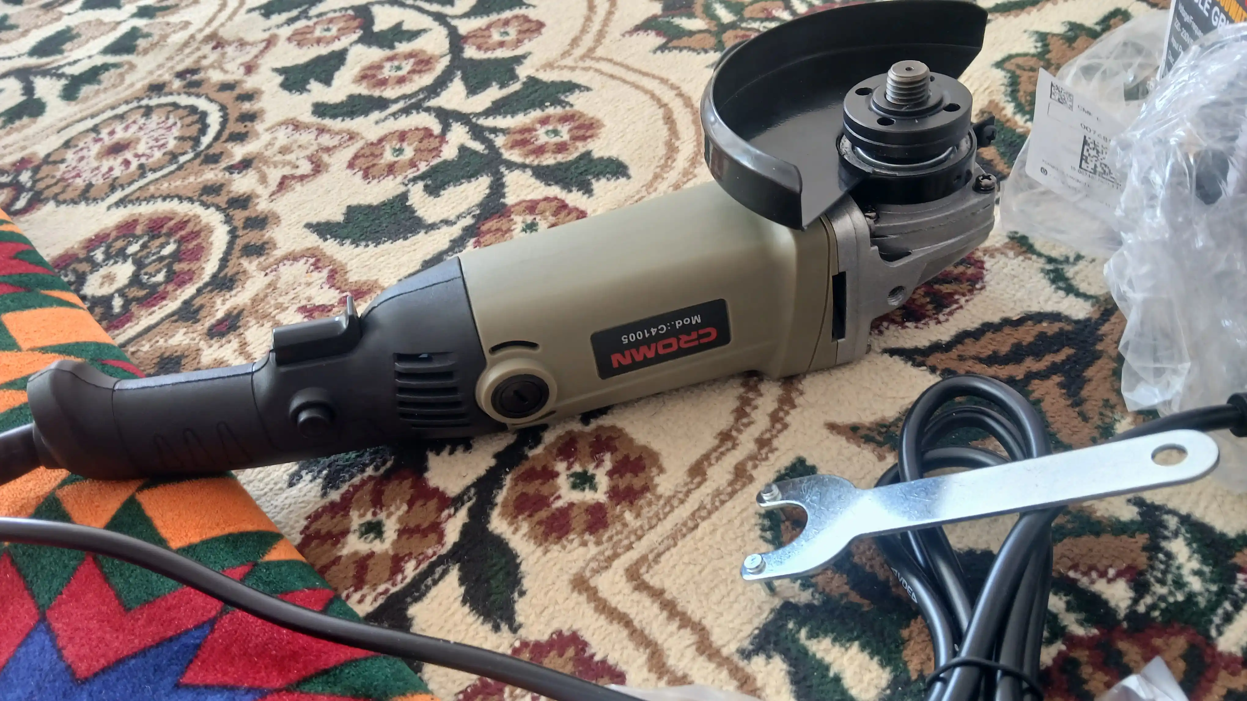 Bolgarka 1050 Vt, burchak silliqlash mashinasi, 6 tezlikli, 10000 ayl/min, professional