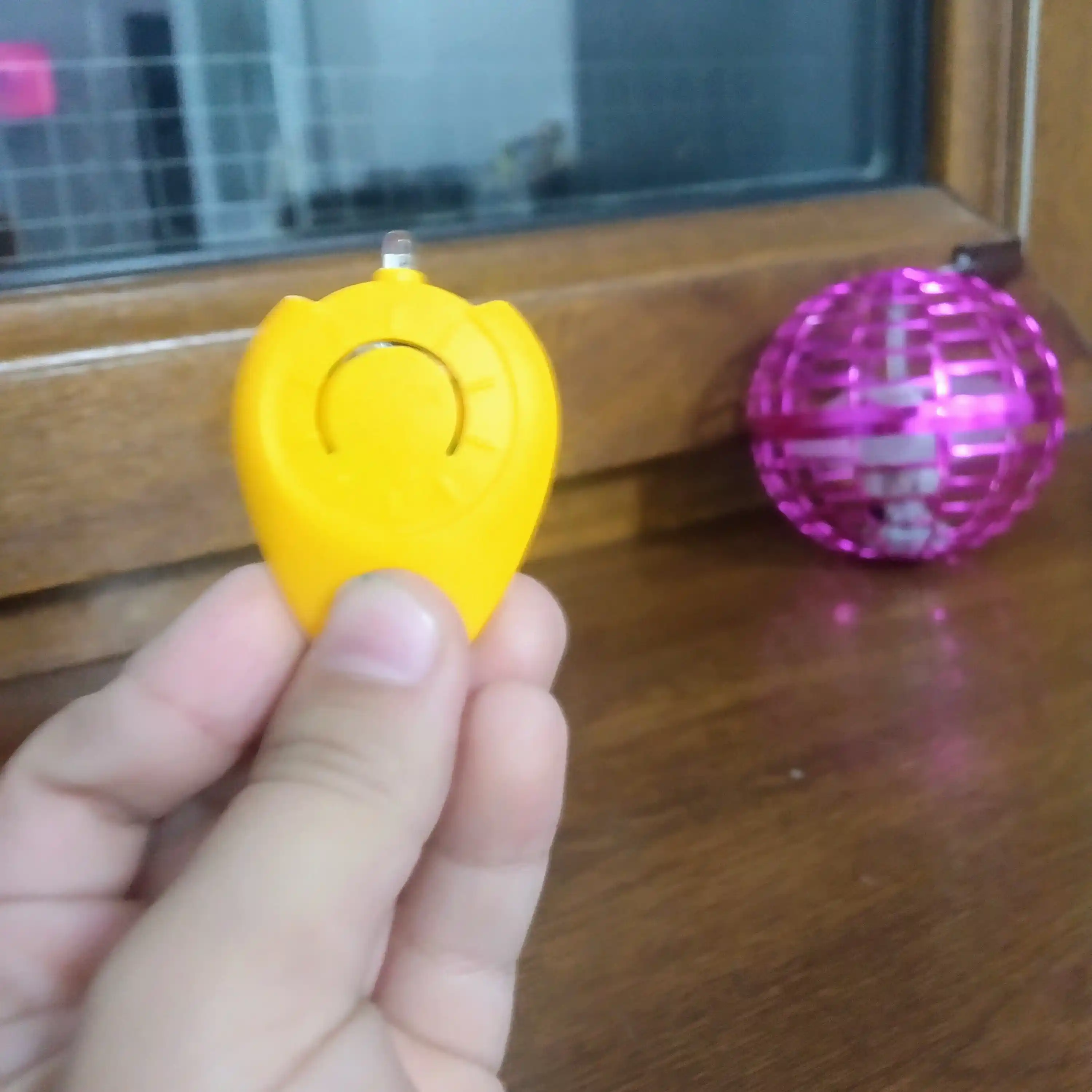 Bumerangli spinner, yorqin ranglar, uchish sensorli, bolalar uchun antistress