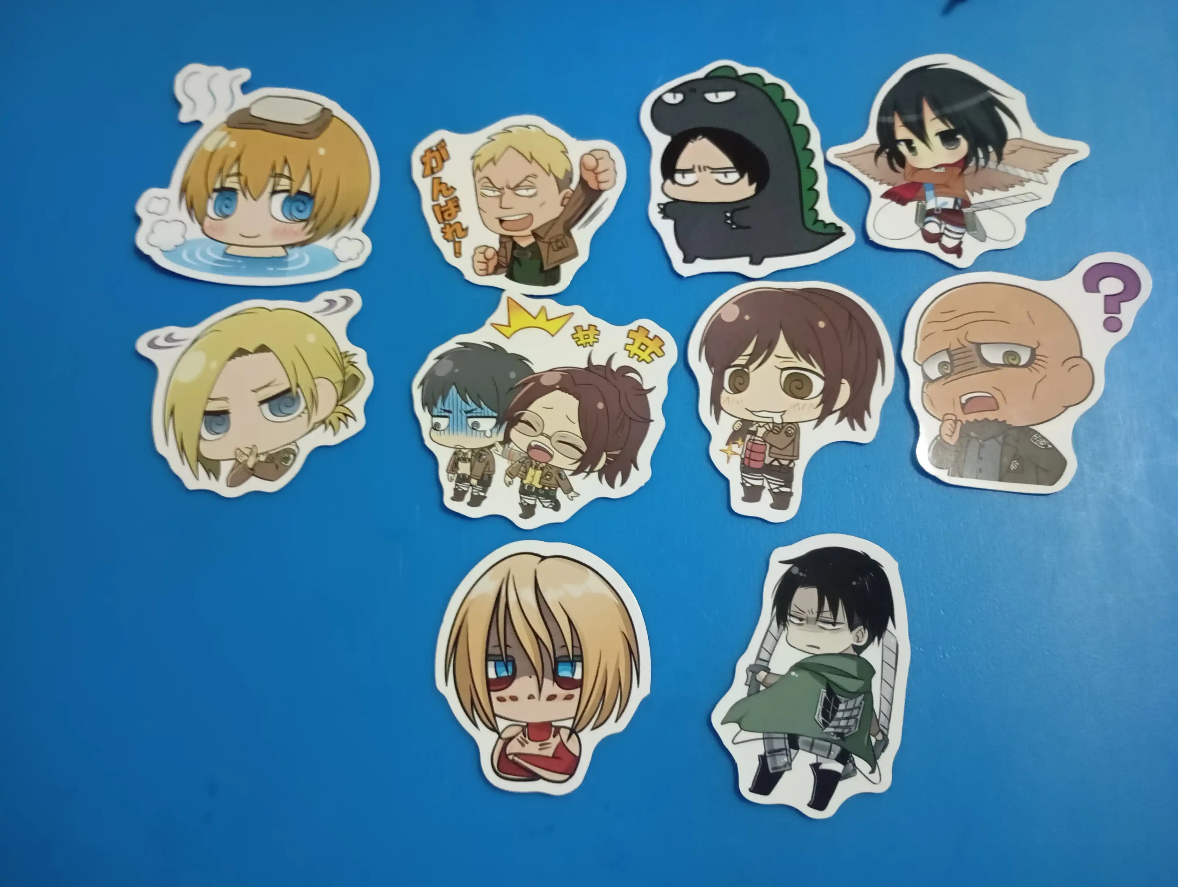 Anime stikerlari Тitanlarning hujumi, 10 ta tasodifiy stikerlar