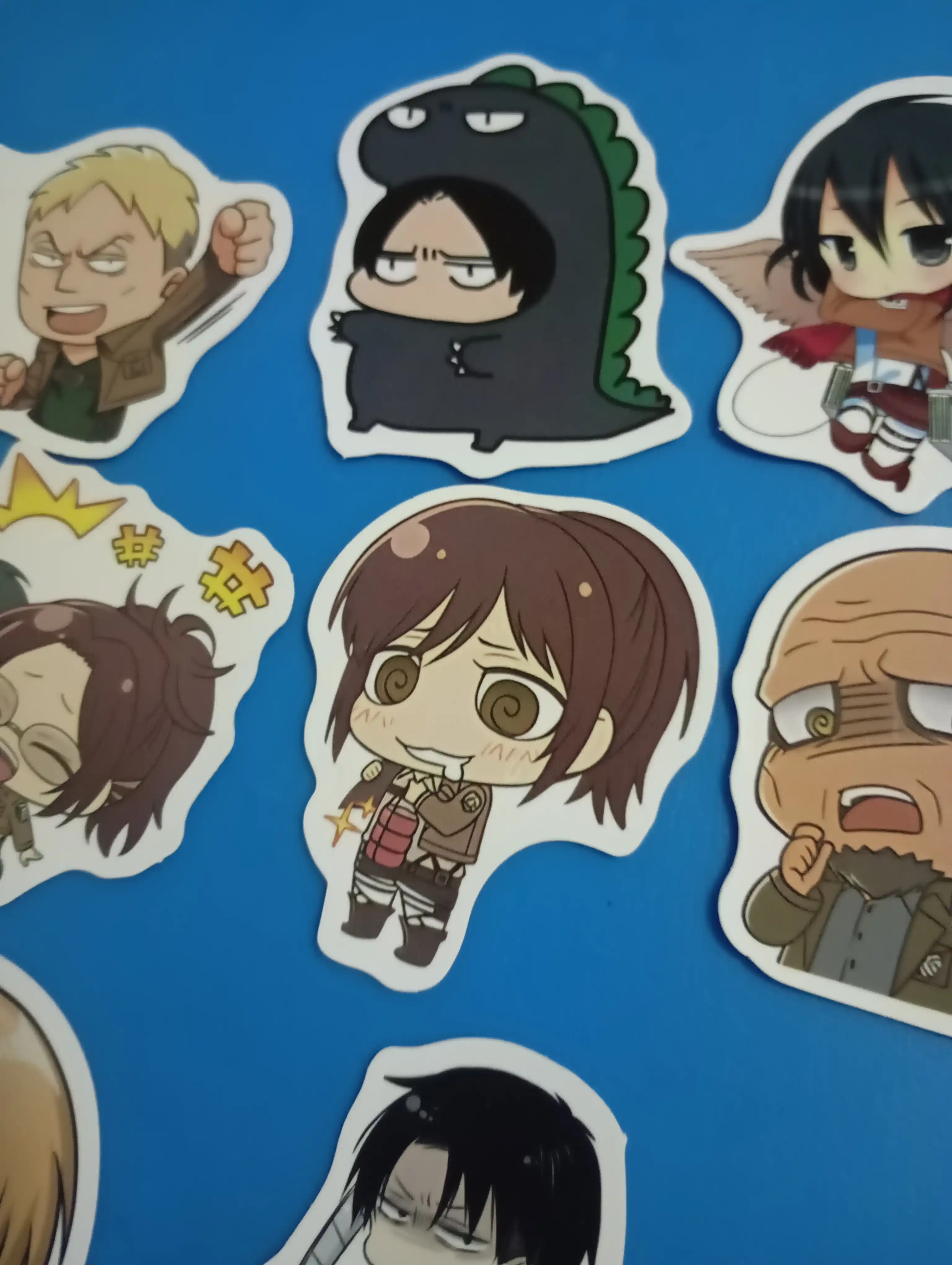 Anime stikerlari Тitanlarning hujumi, 10 ta tasodifiy stikerlar
