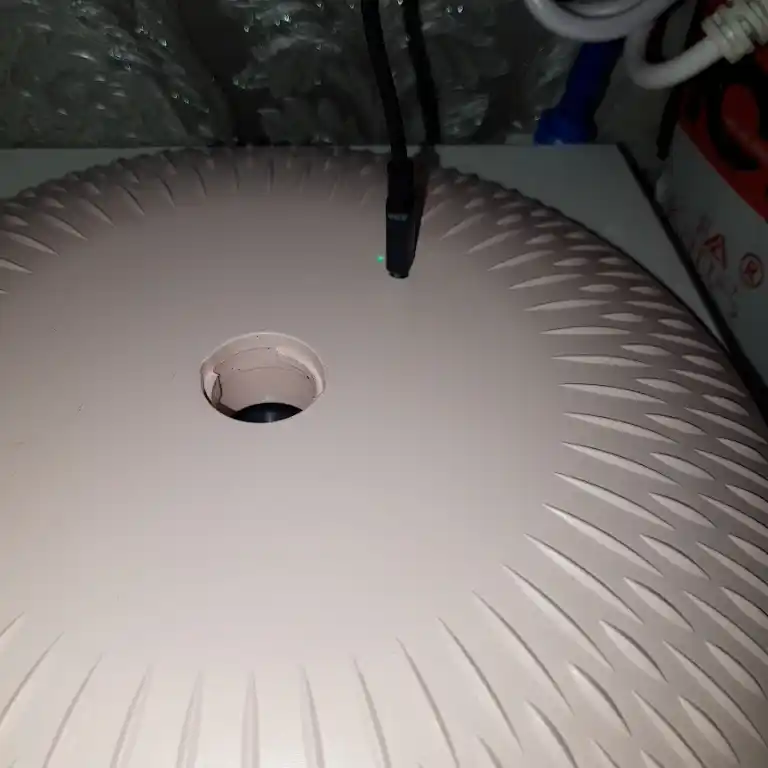 Yoritgichli kosmetik oyna, stol uchun, bo'yanish uchun, USB zaryadlash bilan