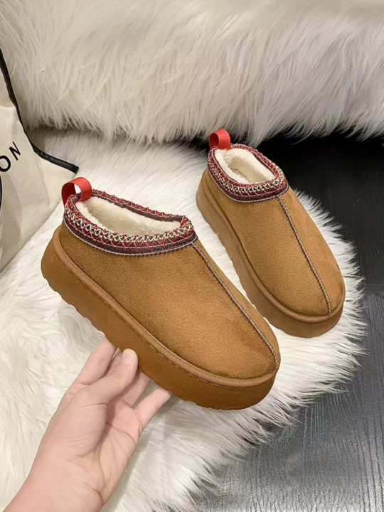 Mo'ynali astarli ayollar uchun kalta Ugg etiklari. 1 o'lcham kichik