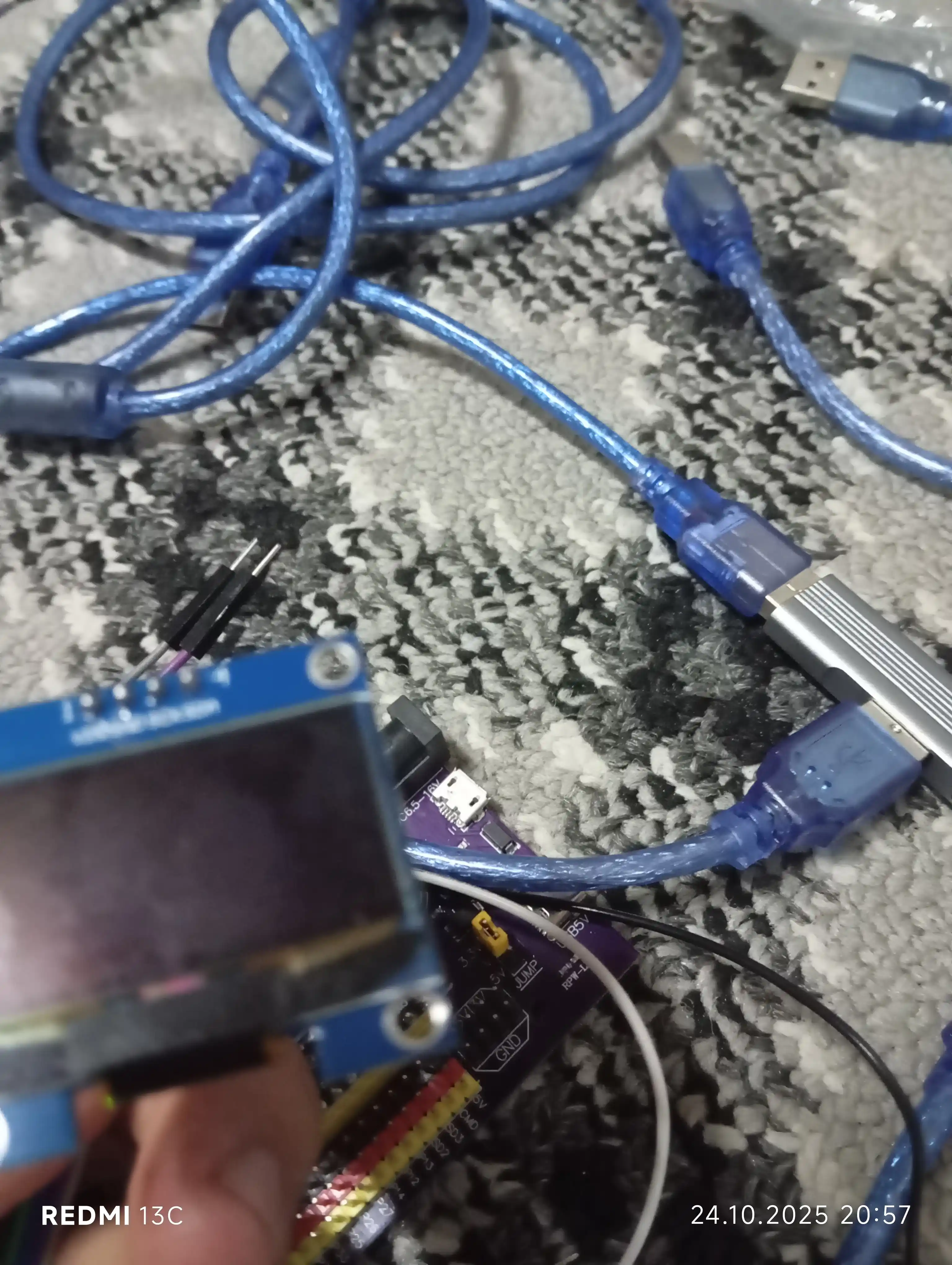 1.3" OLED displey, 128x64 piksel, oq, I2C interfeys – Arduino va ESP uchun