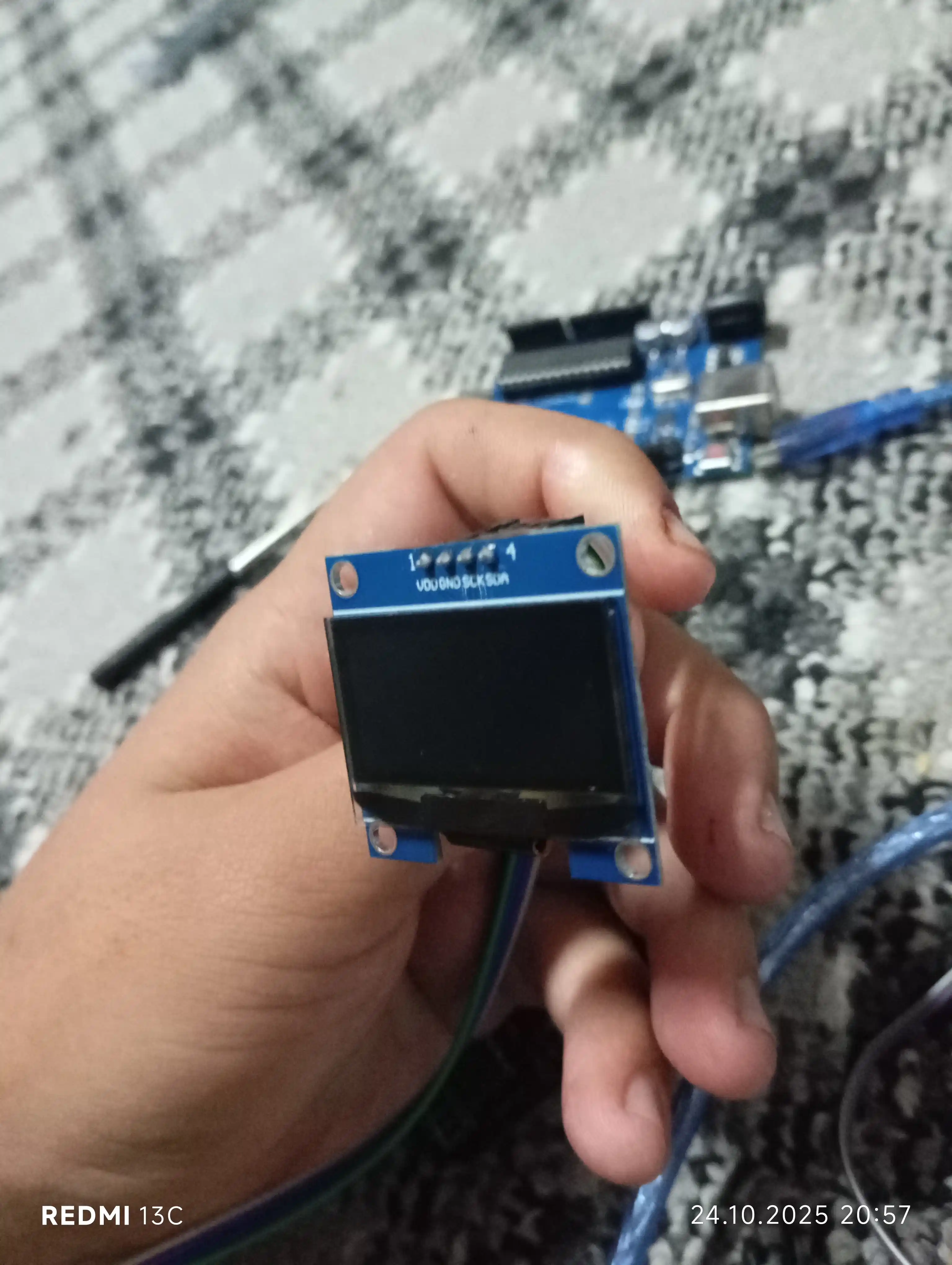 1.3" OLED displey, 128x64 piksel, oq, I2C interfeys – Arduino va ESP uchun