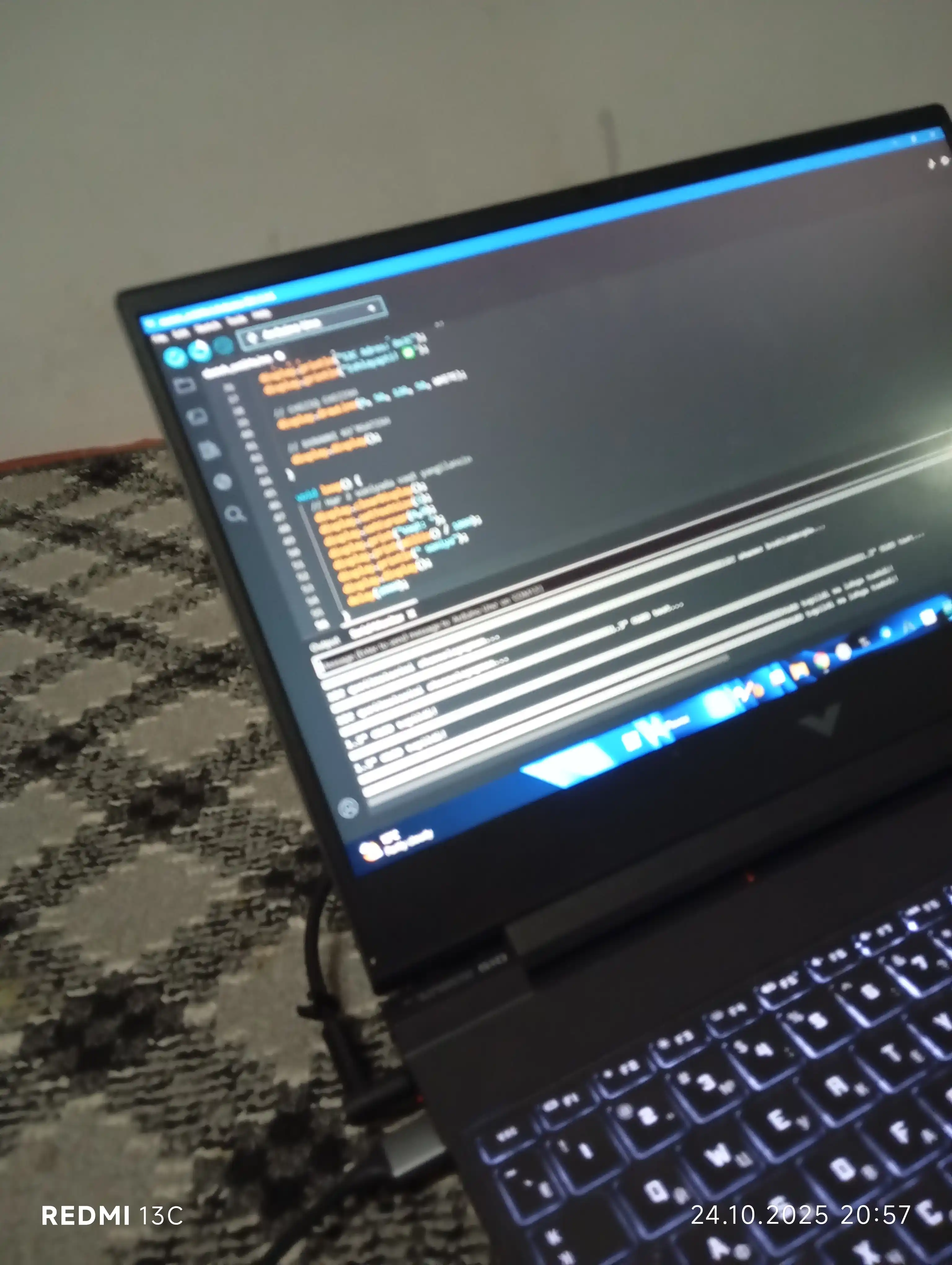 1.3" OLED displey, 128x64 piksel, oq, I2C interfeys – Arduino va ESP uchun