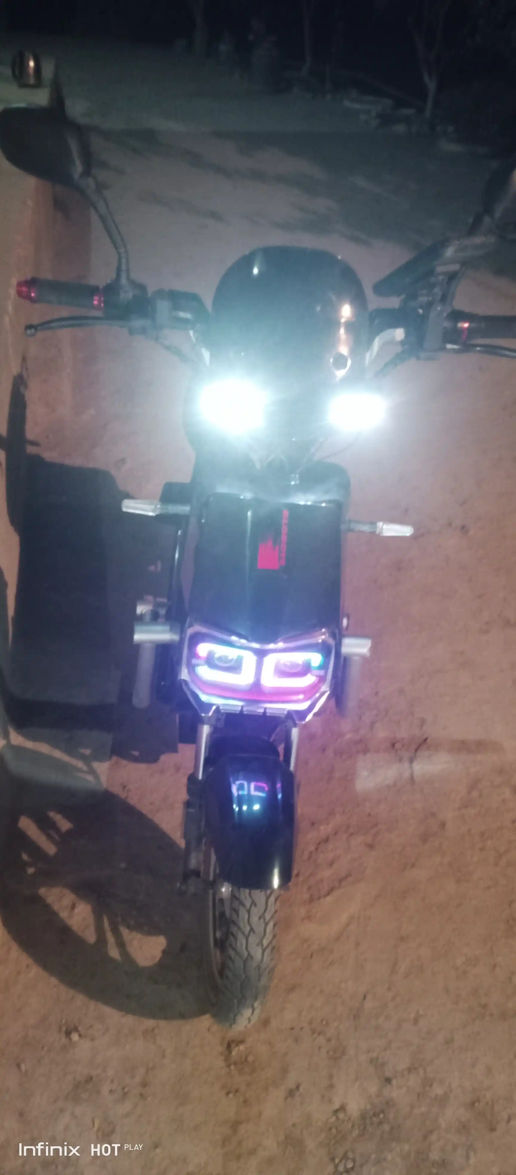 Avtomobil hamda skuter oldi hamda orqasi uchun led chiroq farasi