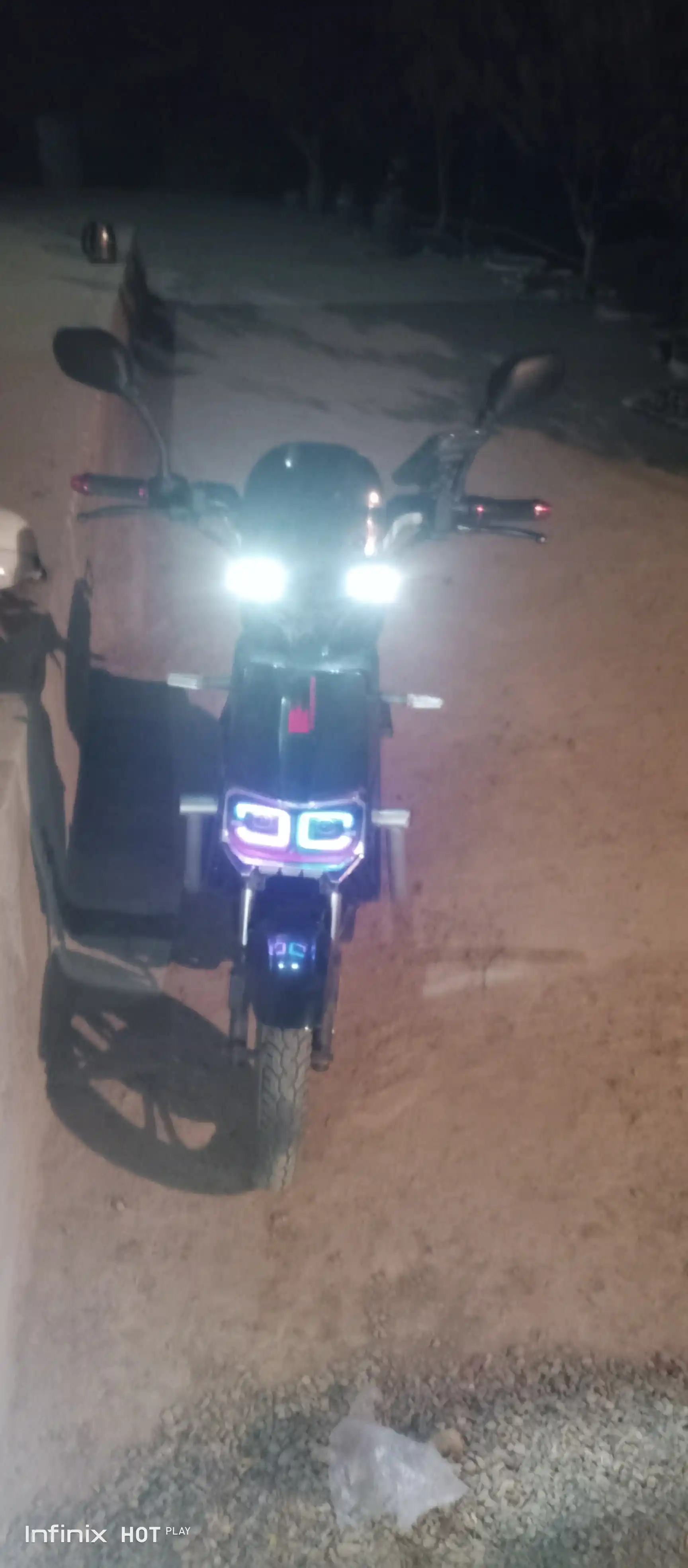 Avtomobil hamda skuter oldi hamda orqasi uchun led chiroq farasi