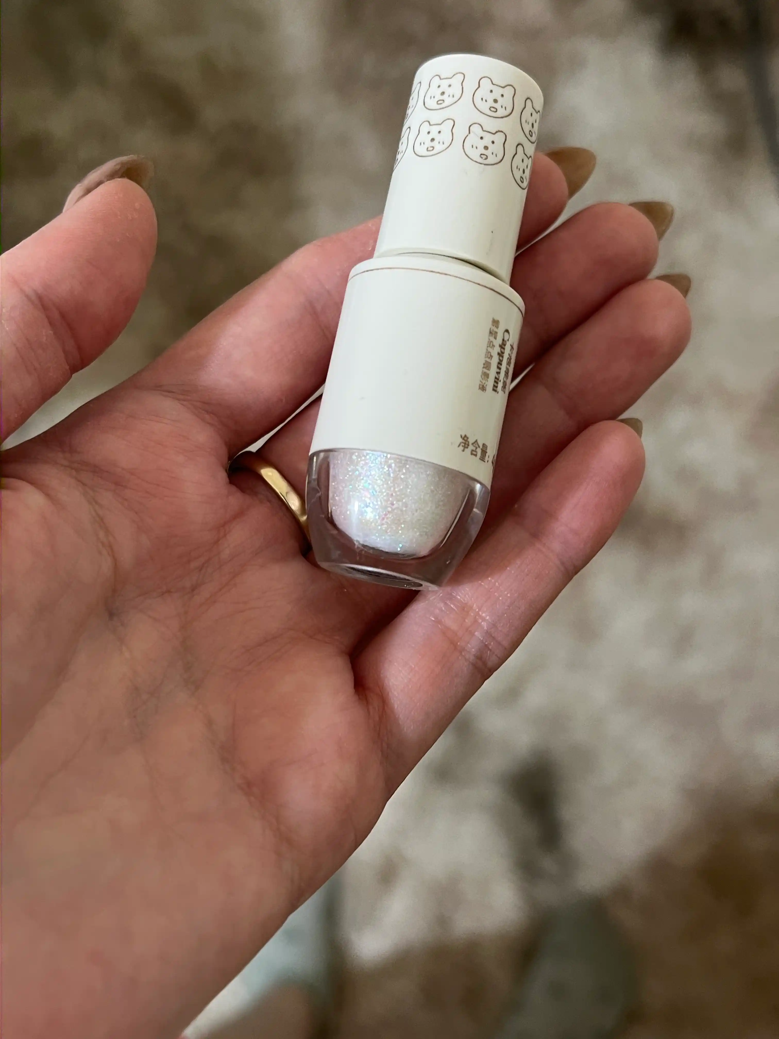 Suyuq ko'z bo'yog'i, yaltiroq, ko'z porlashi Cappuvini