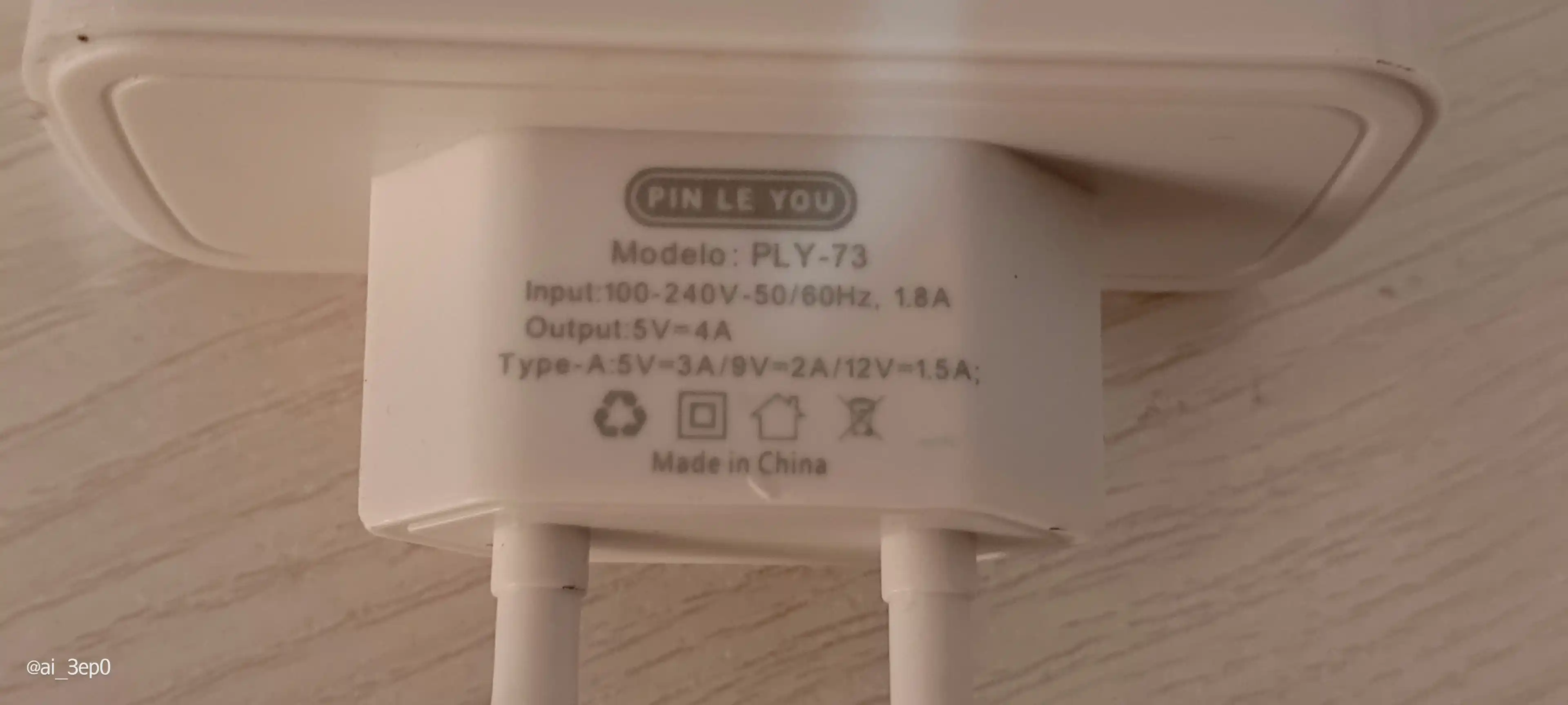 USB Type-C kabeli bilan 200 Vt tez quvvatlash adapteri