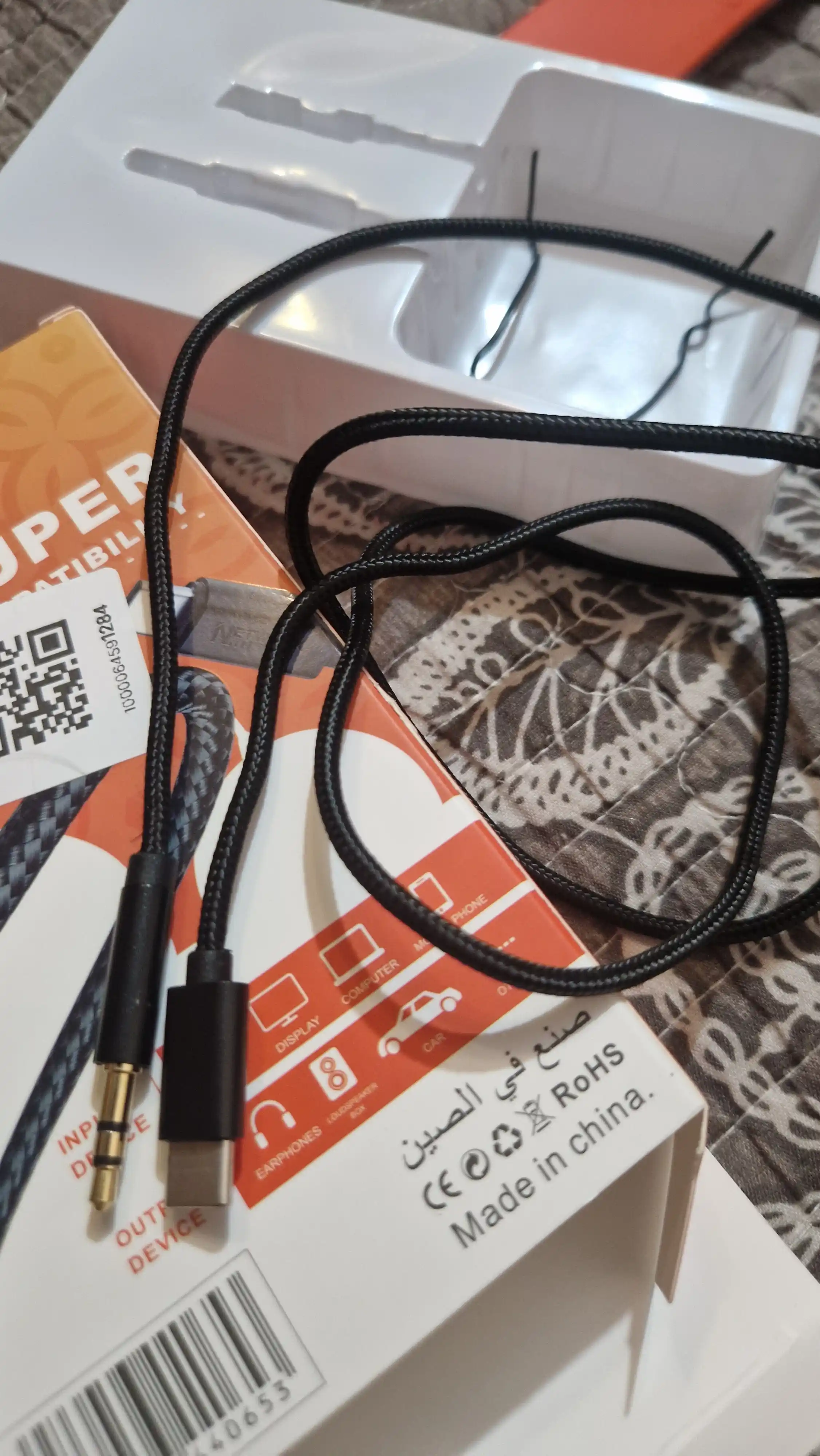 Audio adapter Cable Type-C to 3.5 AUX, Lighting to AUX