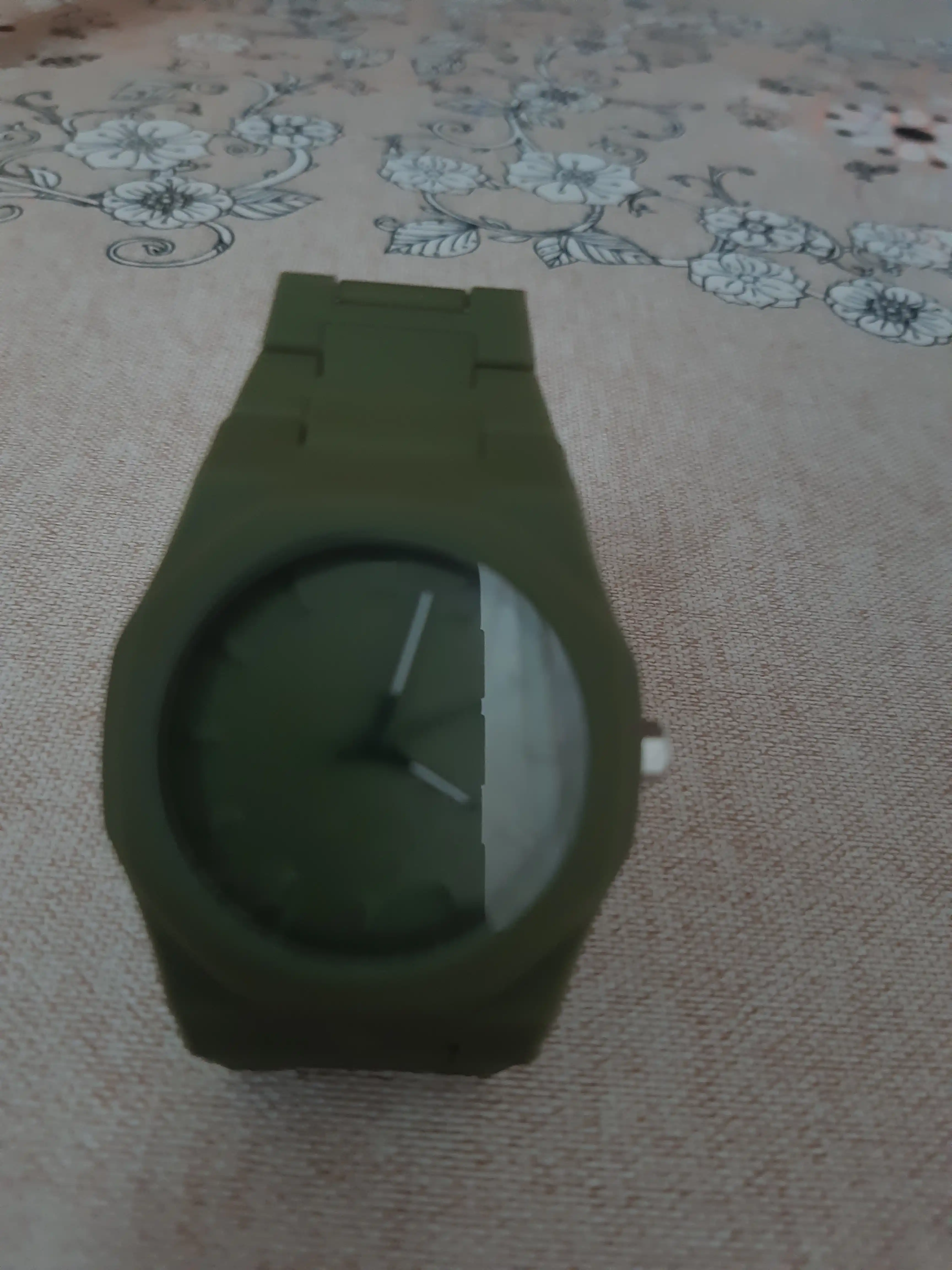 Мужские часы, в стиле минимализм, с металлическим ремешком