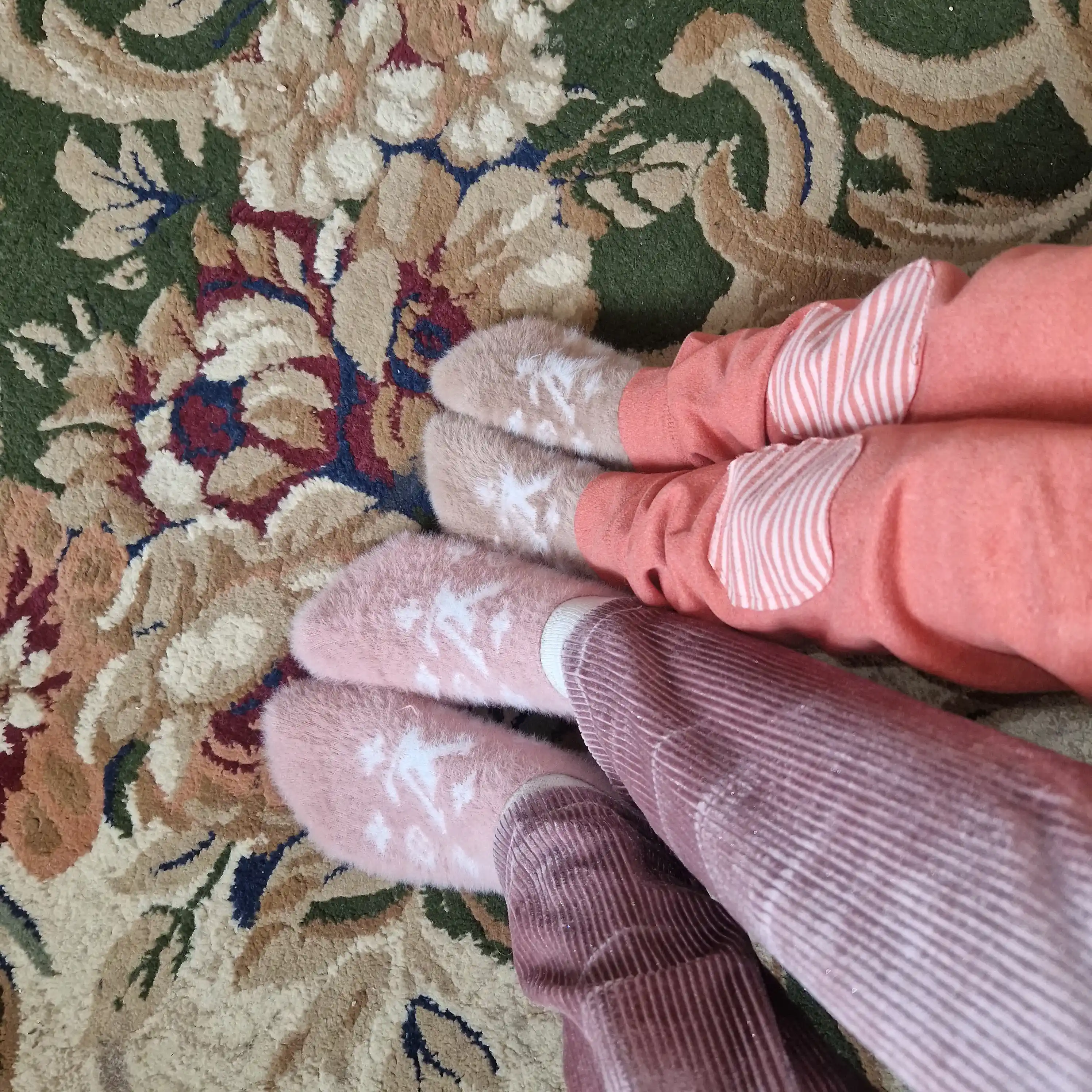 Ayollar qishki paypoqlari, issiq momiq ipdan to'qilgan, о'lchami 36-39,  2 - 3 - 5 juftdan