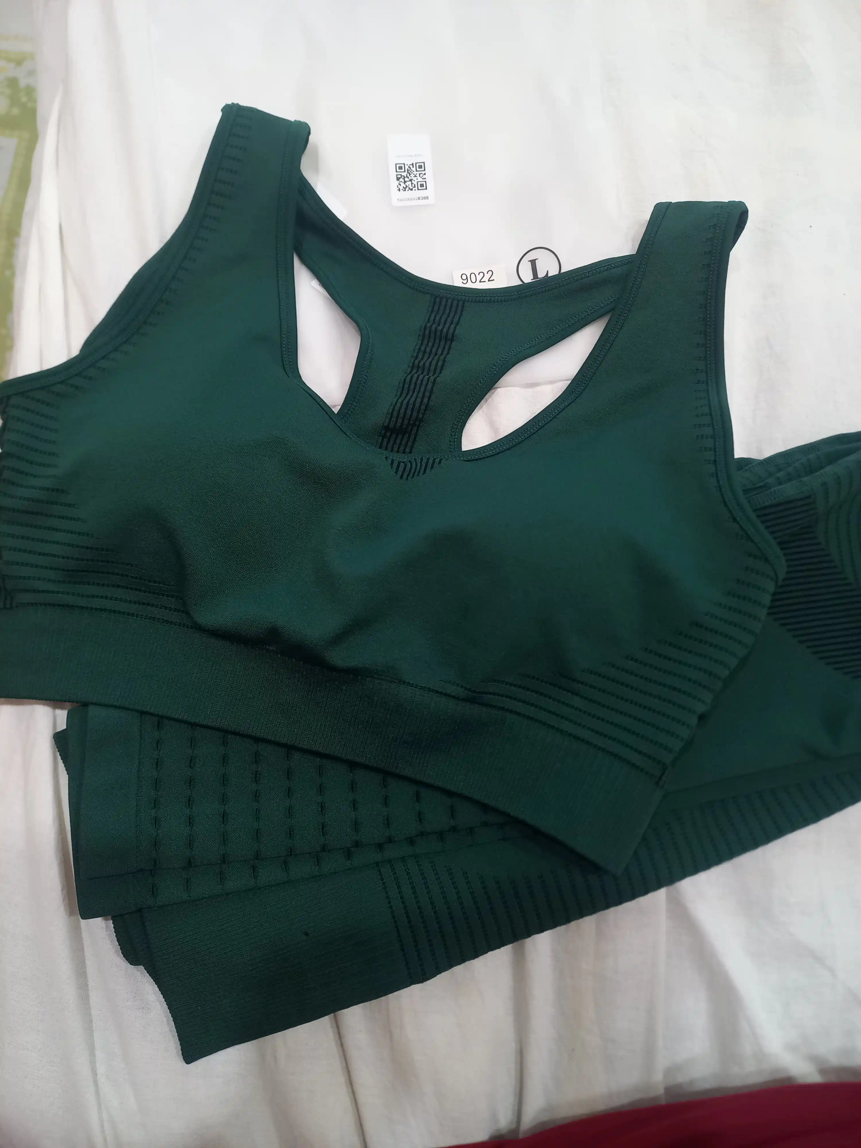 Ayollar uchun fitnes kostyumi, legginslari va top, 2 tasi 1 da