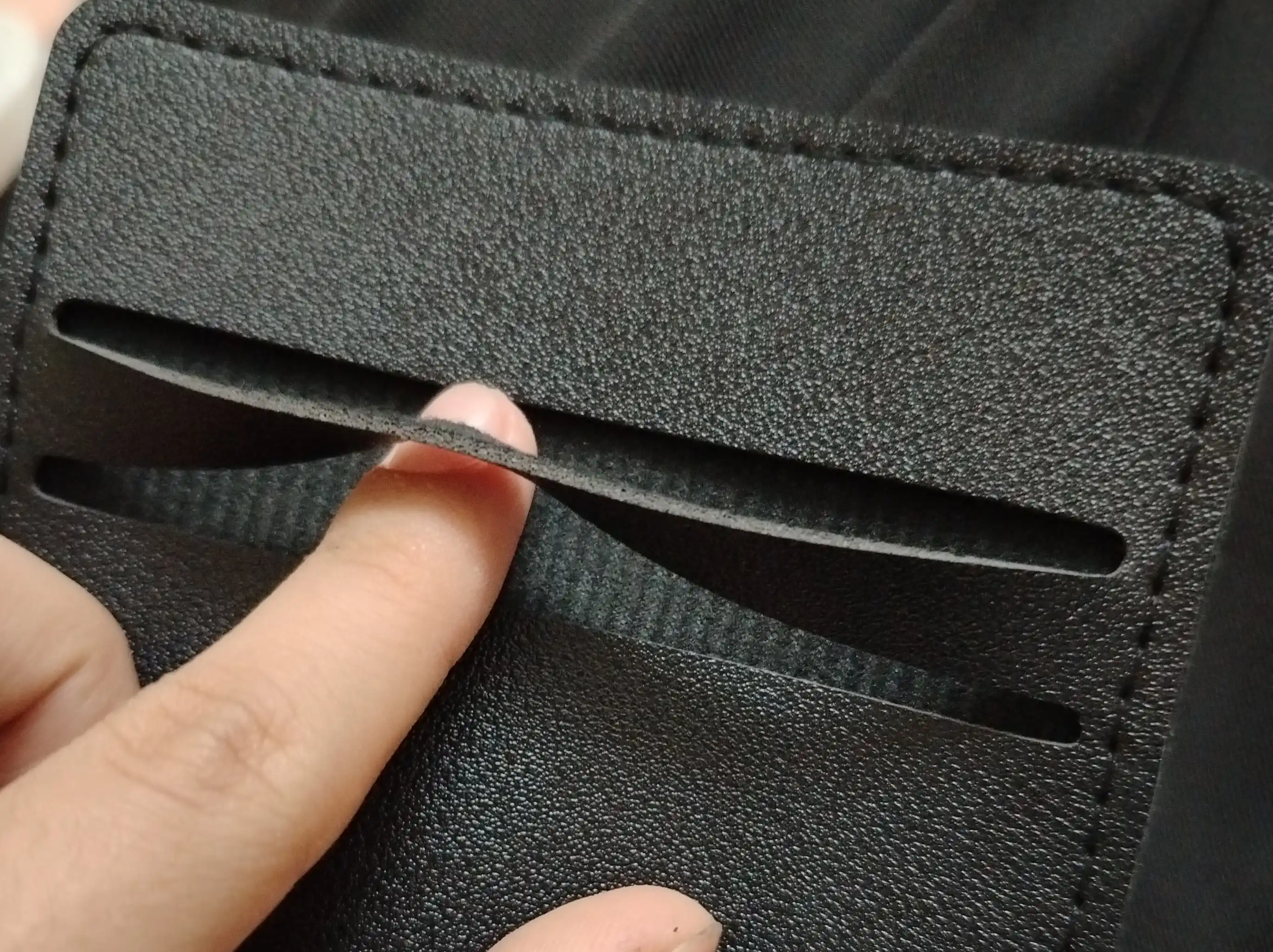 Ayollar uchun hamyon-kartxolder, pul, hujjar va plastik kartalar uchun