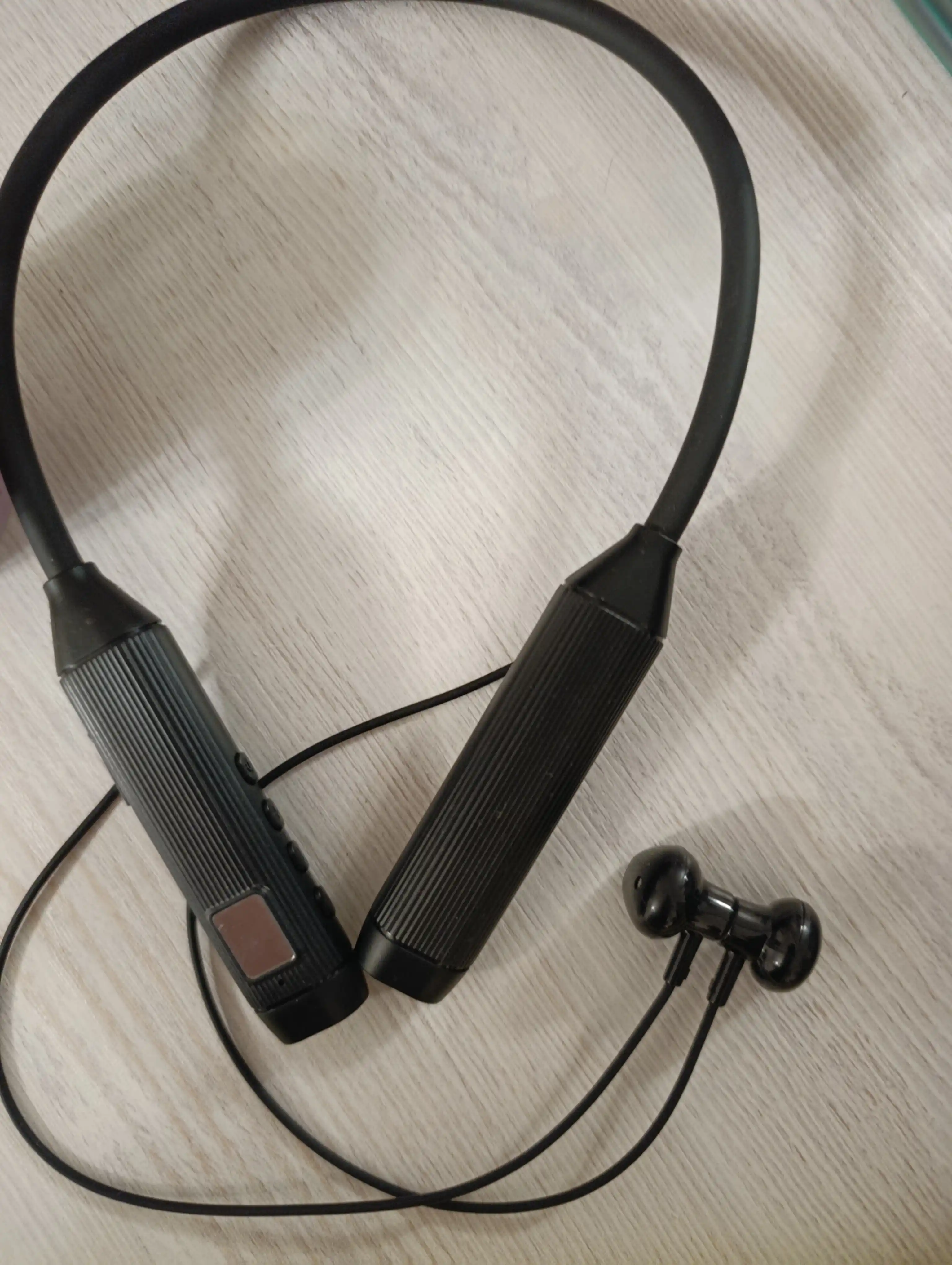 Simsiz sport minigarnituralari, bo'yin jantali, raqamli displey, Bluetooth BT-107, magnit