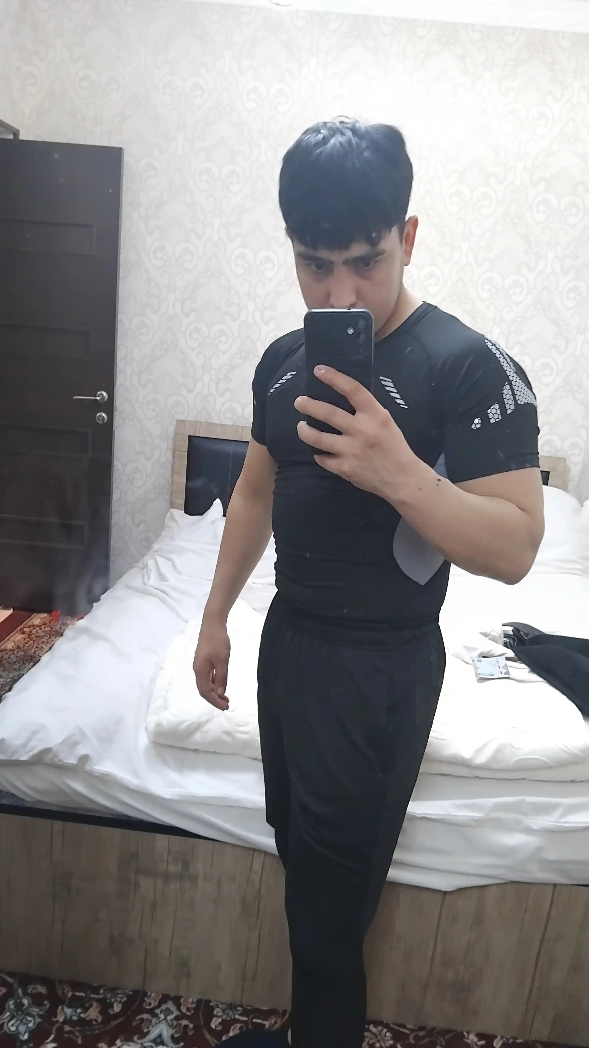 Rashgard erkaklar uchun 3 tasi 1 da, fitness uchun sport kiyimi, zal va yugirish uchun