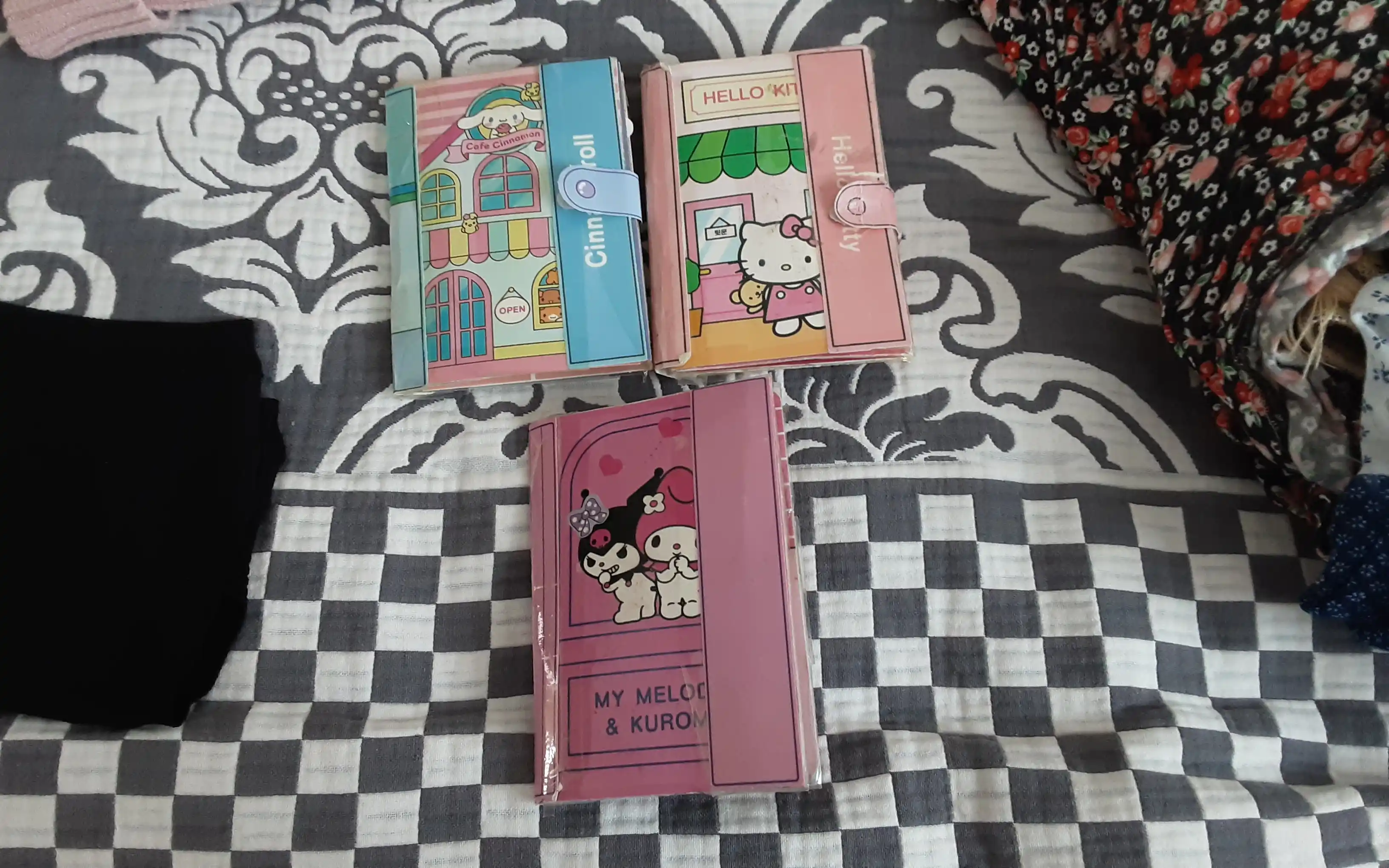 Kuromi и My Melody, книжка-игрушка, кукольный домик из бумаги, стикербук с наклейками