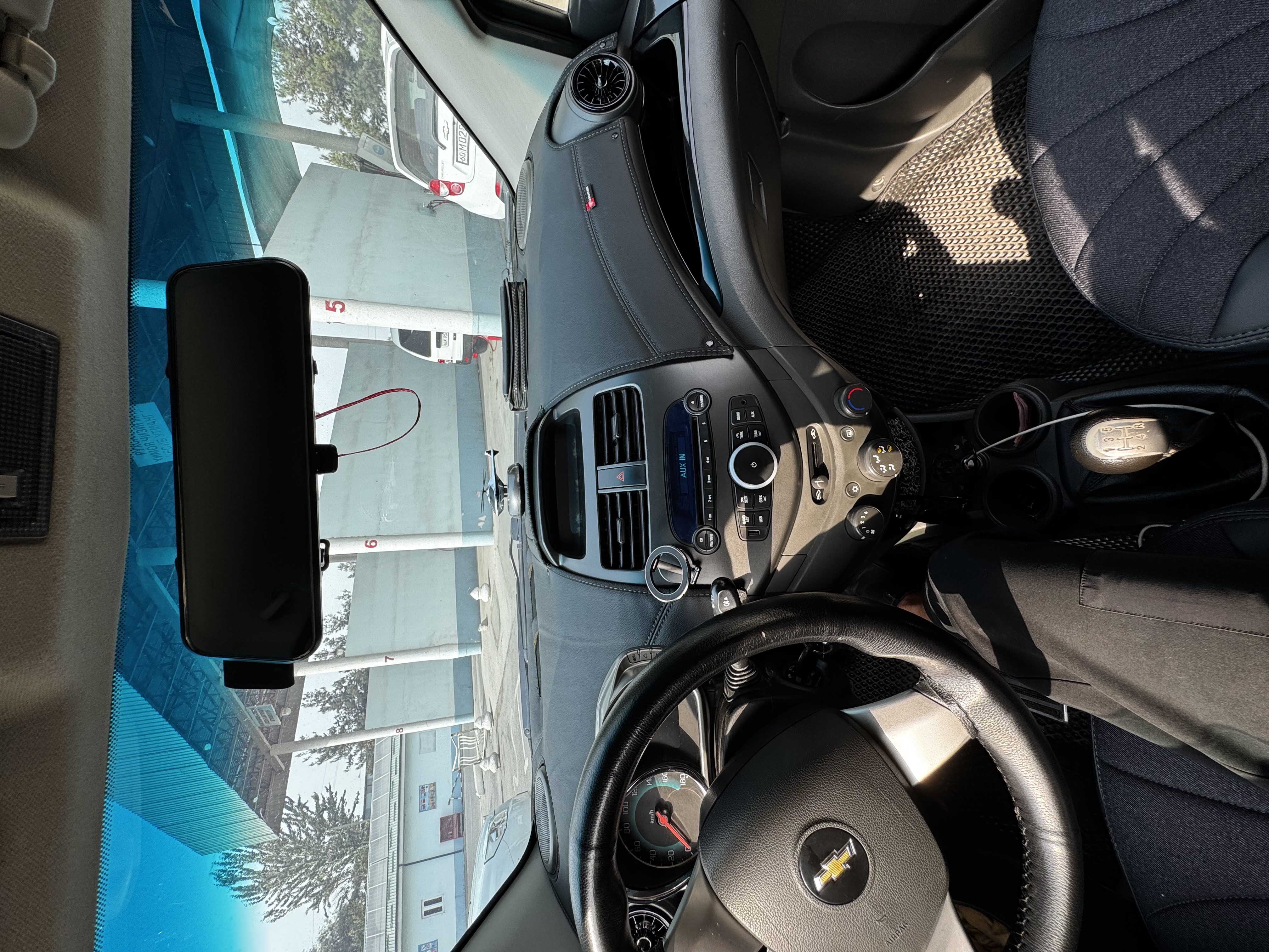 Коврик на торпеду автомобиля, кожа Lacetti, Gentra, Cobalt, Spark, Nexia, Onix, Monza