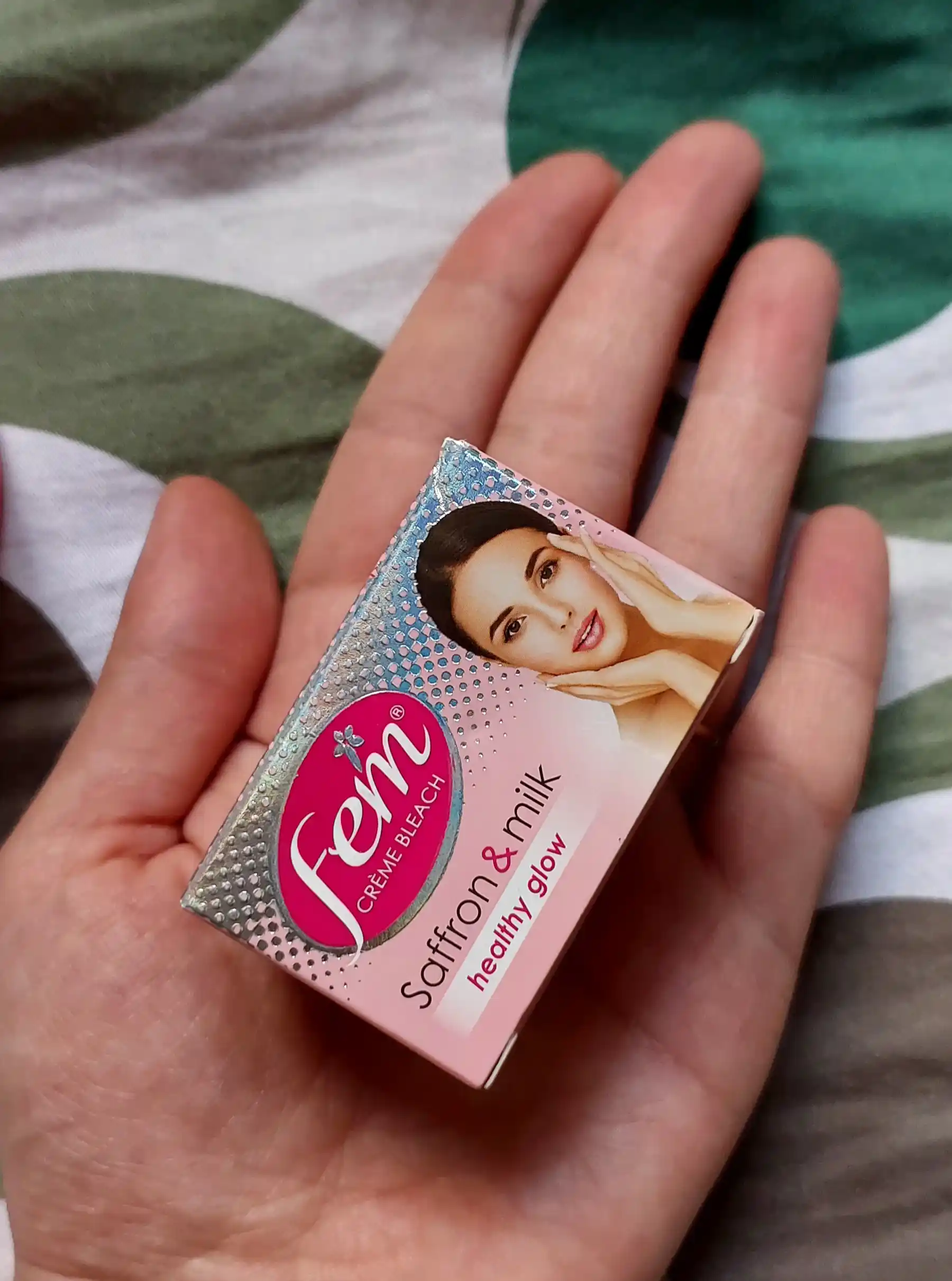 Fem Fairness safron va sut krem, oqartiruvchi, 8 gr
