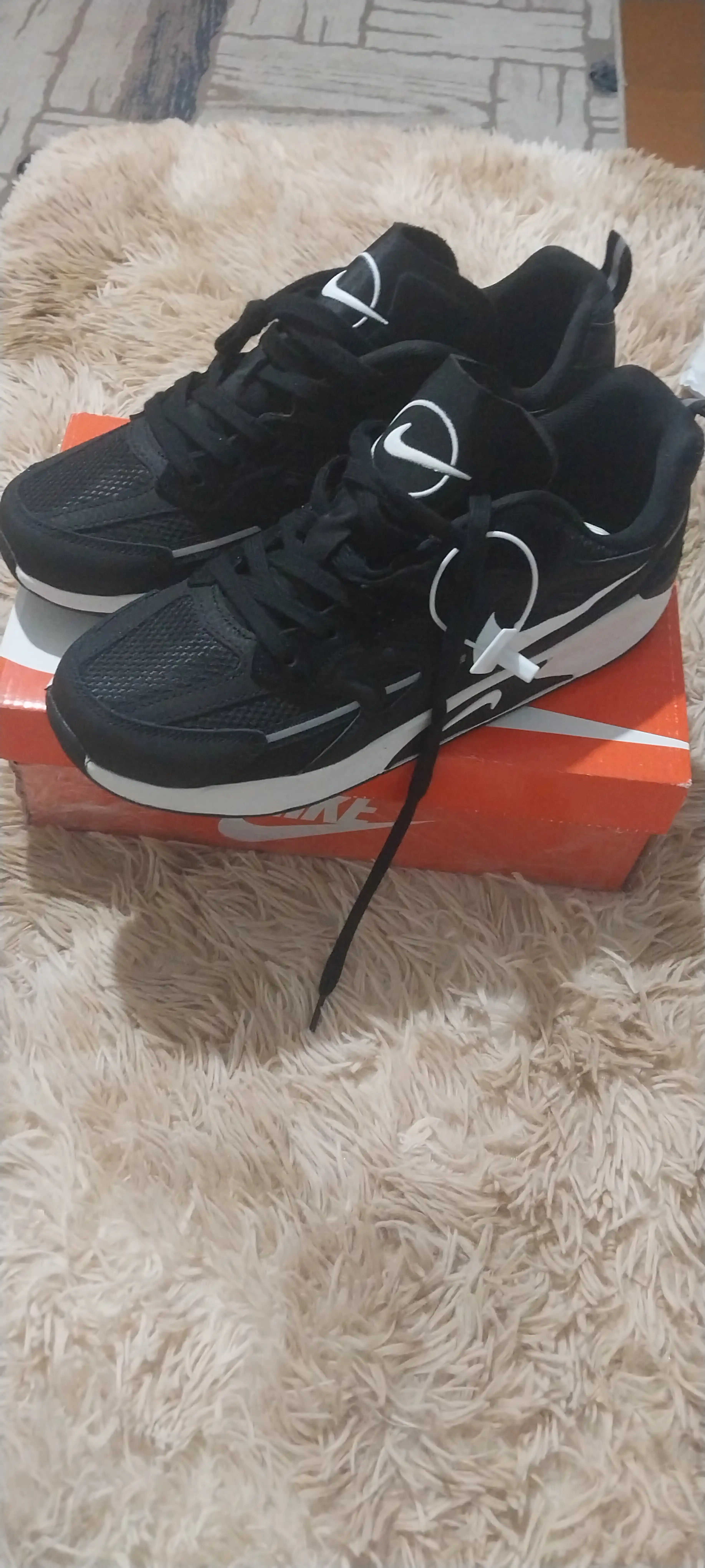 Erkaklar, ayollar, o‘smirlar krossovkalari Nike JAM, zal uchun, sport uchun, 41–45