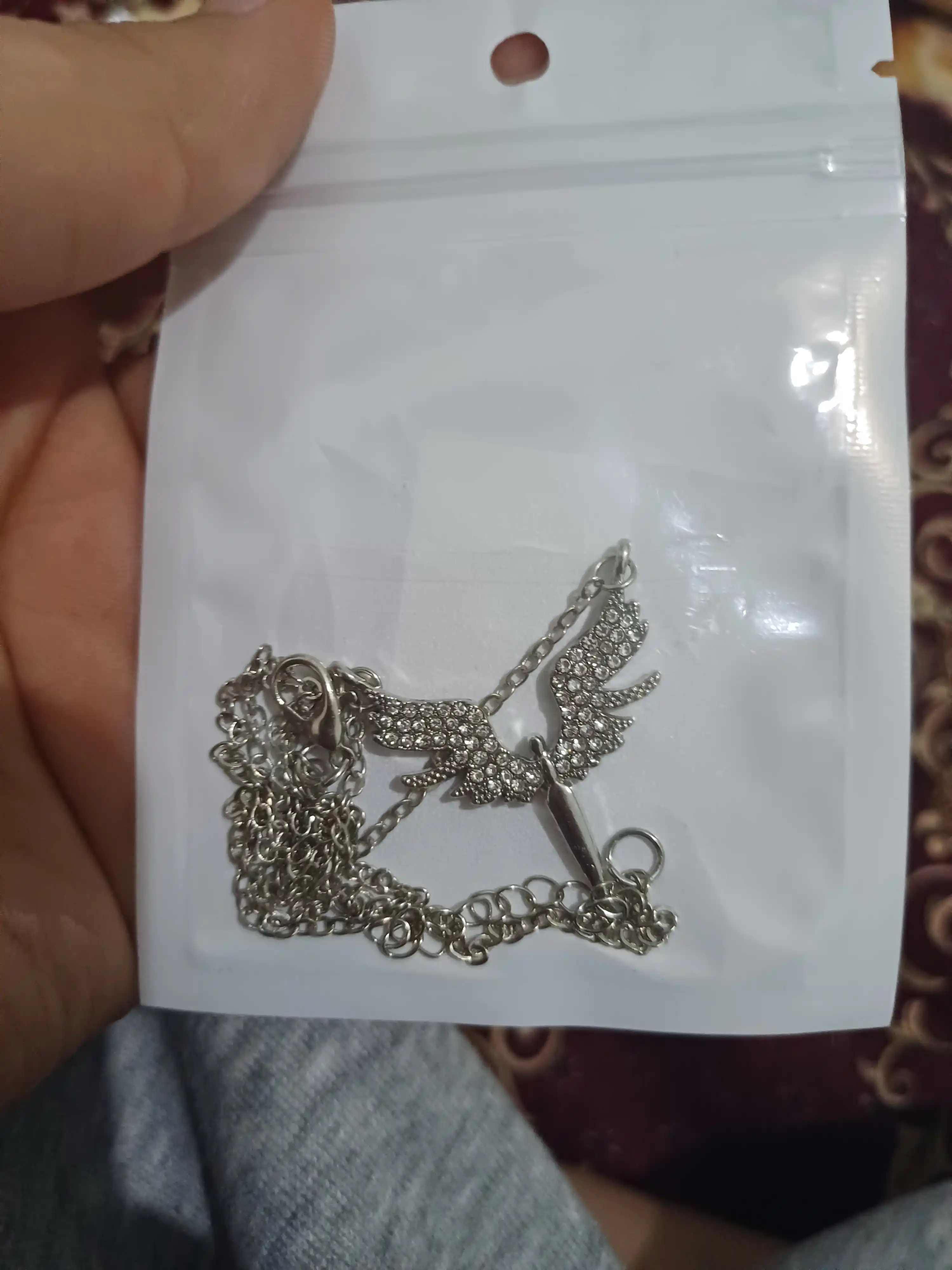 Farishta shaklidagi marjon bilan zanjir