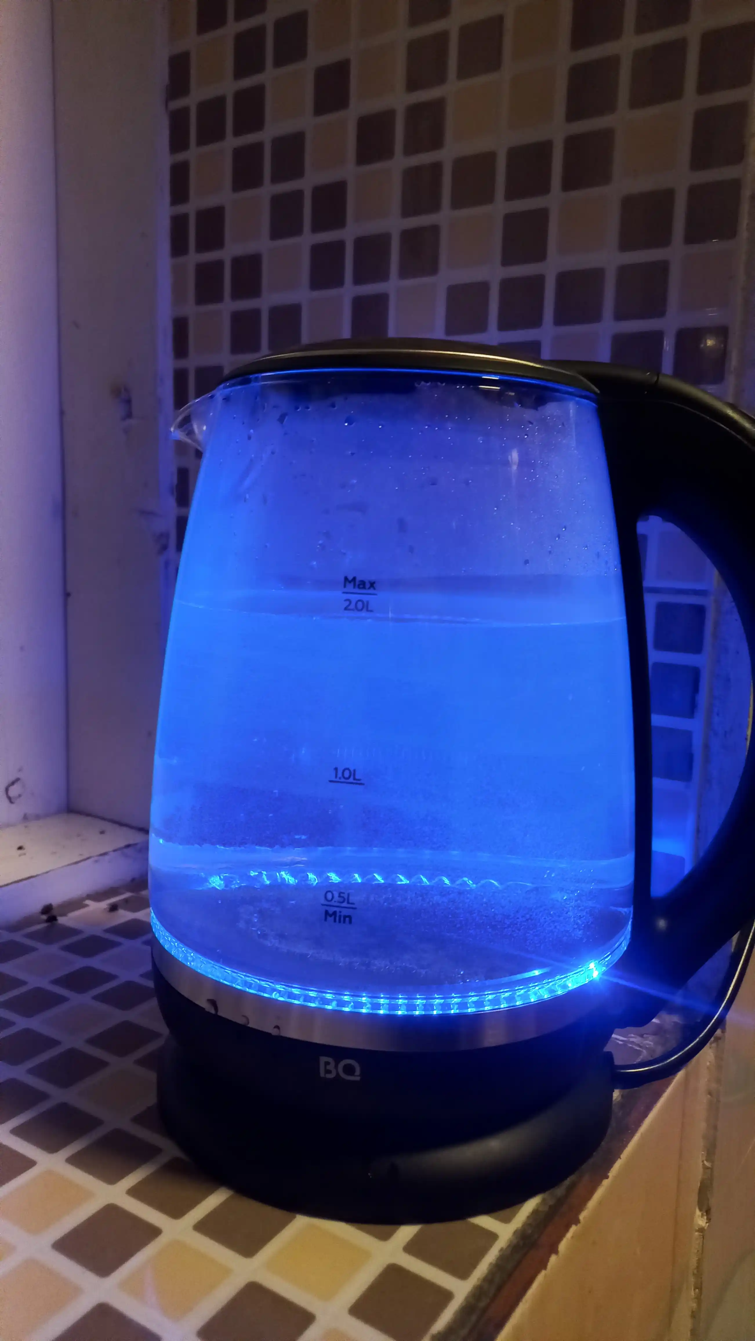 Elektr choynak BQ KT2049G, 2200 Vt, hajmi 2 litr, shisha, tez qaynaydi, yorug'lik