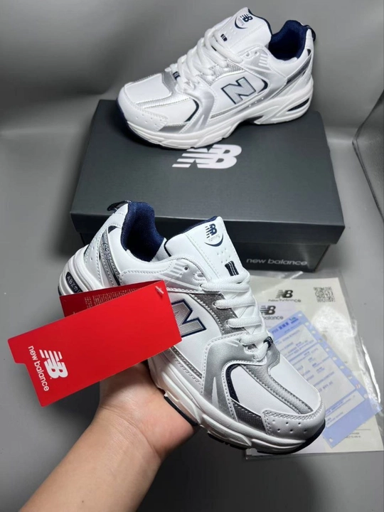 Женские кроссовки NEW Balance 530 на осень - 