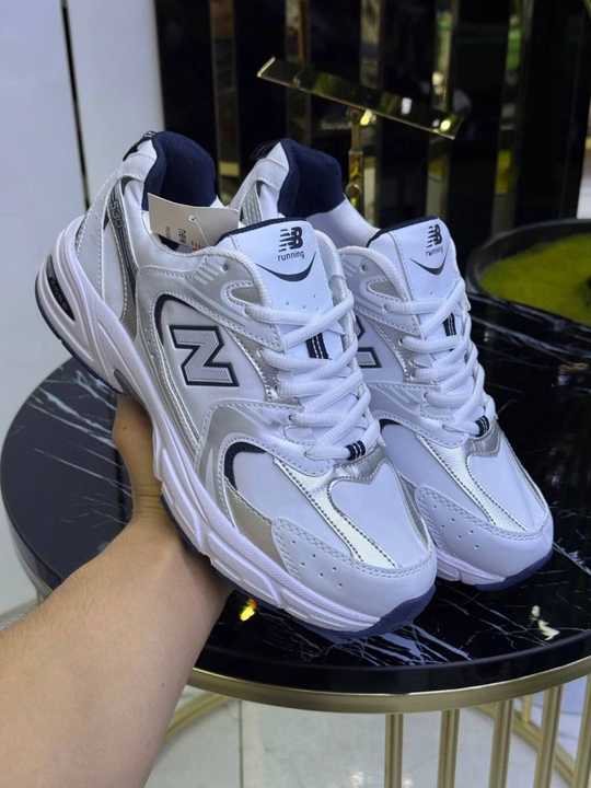 Ayollar uchun krossovkalar NEW Balance 530 kuz mavsumi uchun