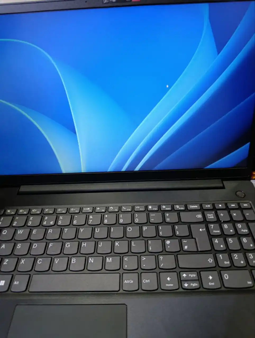 Ноутбук LENOVO V15 AMD ATHLON 7120U DDR5 8GB 512GB 15.6 FHD BUSSINESS BLACK WINDOWS 11