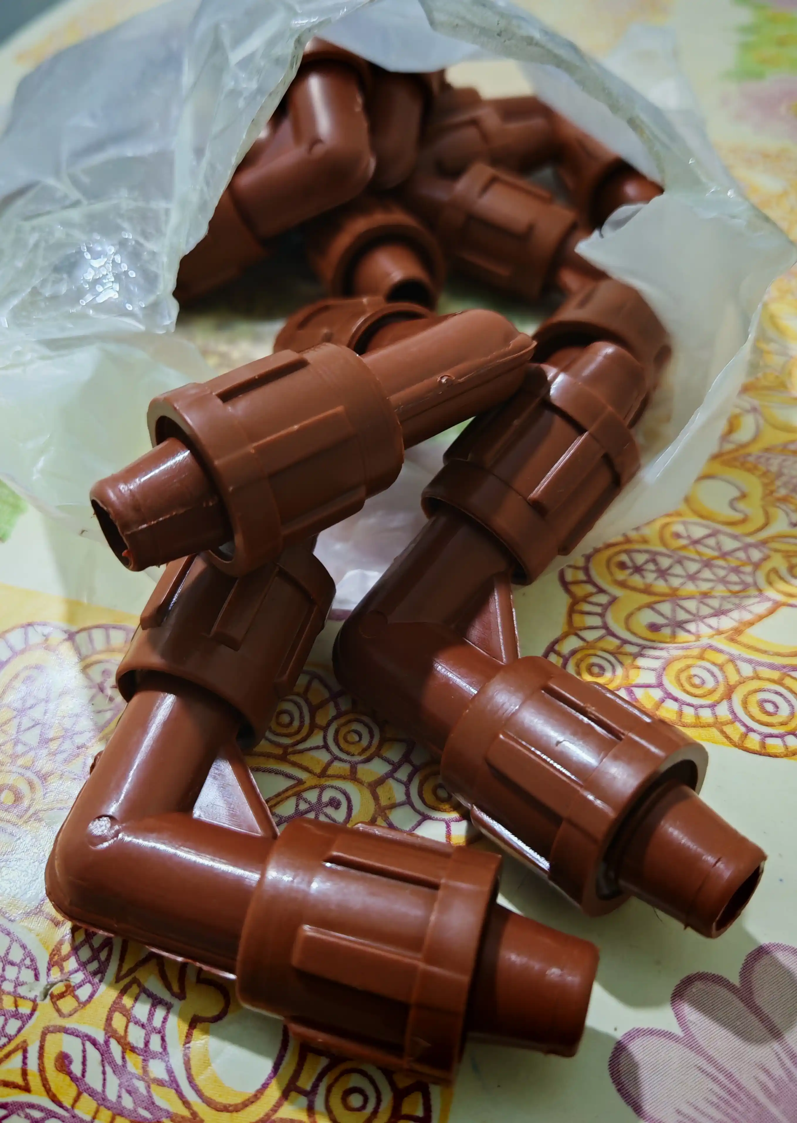 Tomchilatib sug‘orish uchun burchaklik 16 mm (paketida 10 dona)