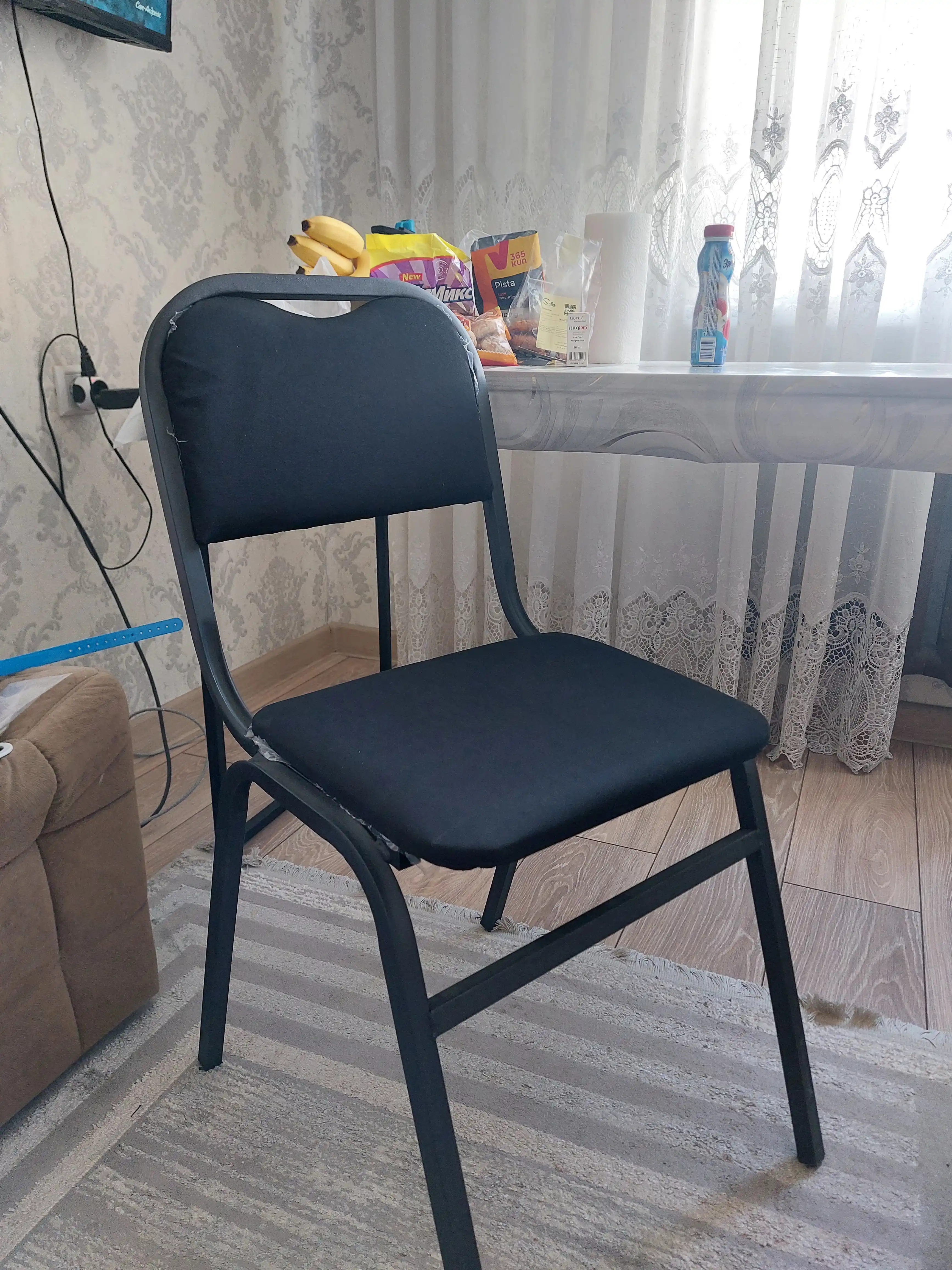 Turon stul, ofis, majlis zallari, ta'lim uchun, 200 kg gacha