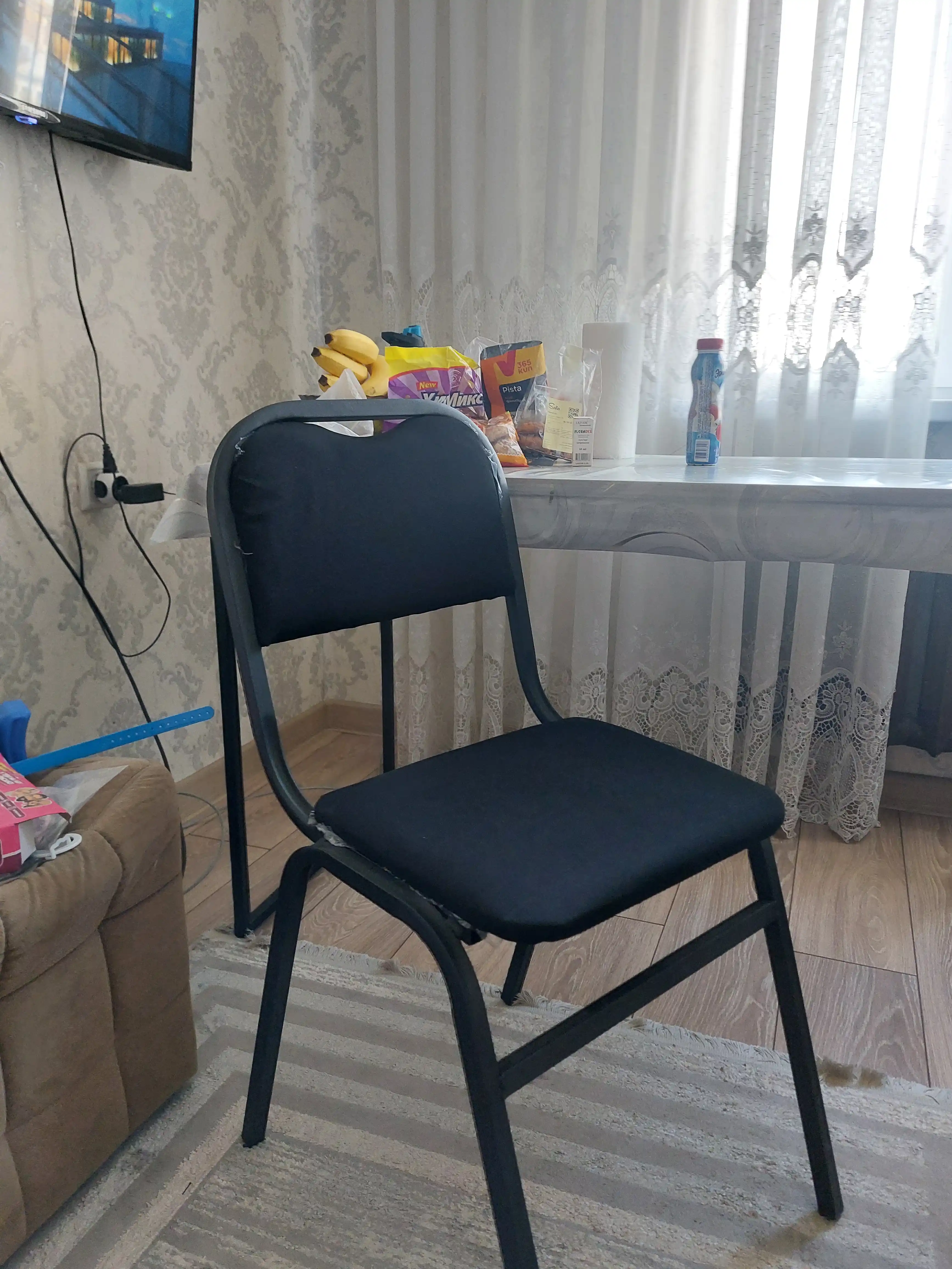 Turon stul, ofis, majlis zallari, ta'lim uchun, 200 kg gacha
