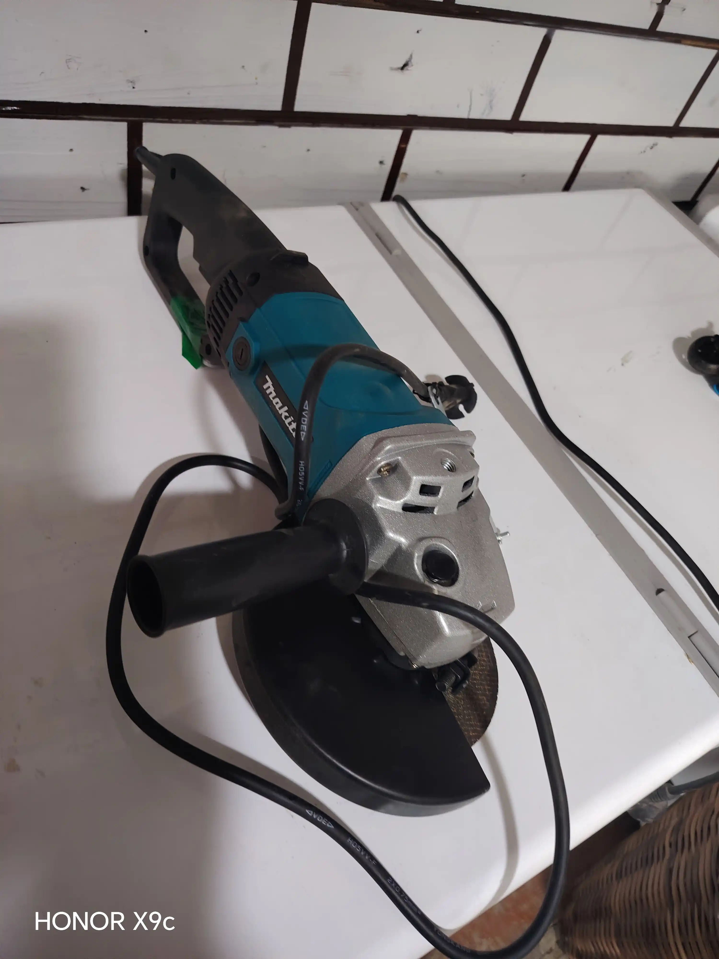 Болгарка MAKITA профессиональная УШМ 180 мм, 1800 Вт