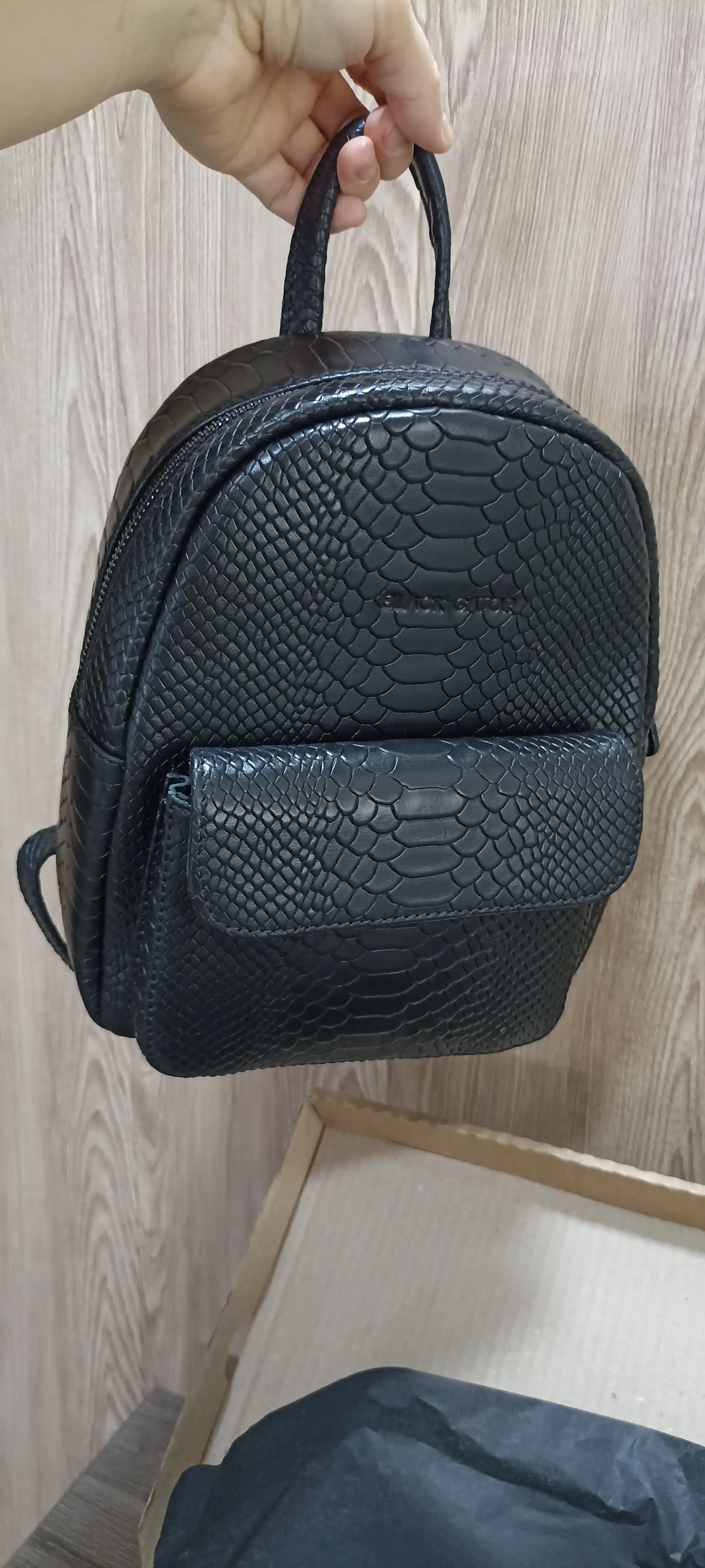 Ryukzak ayollar uchun tabiiy charmdan Black Gator