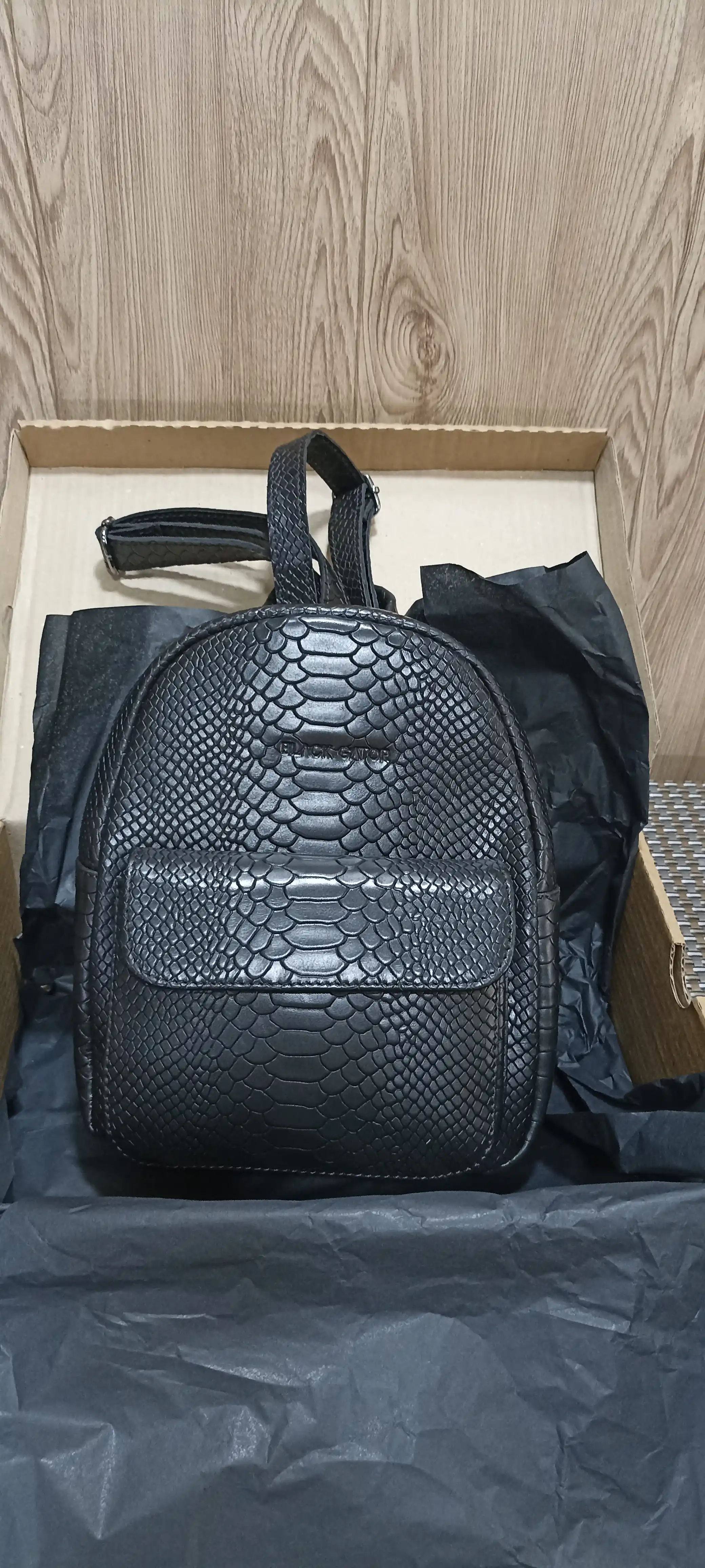 Ryukzak ayollar uchun tabiiy charmdan Black Gator