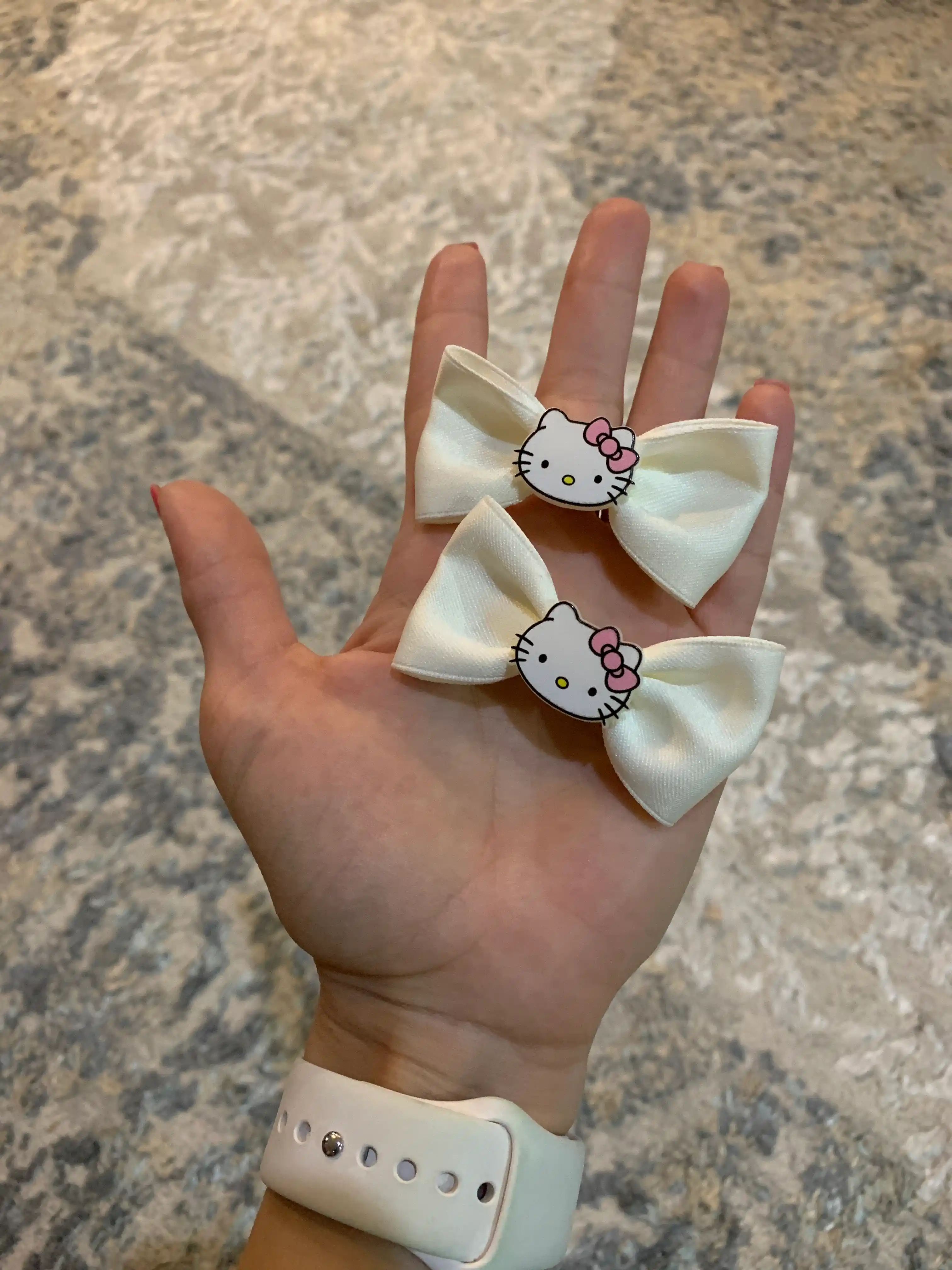Hello Kitty oq sochqisma – nafis ban­tik zakolka 2 dona