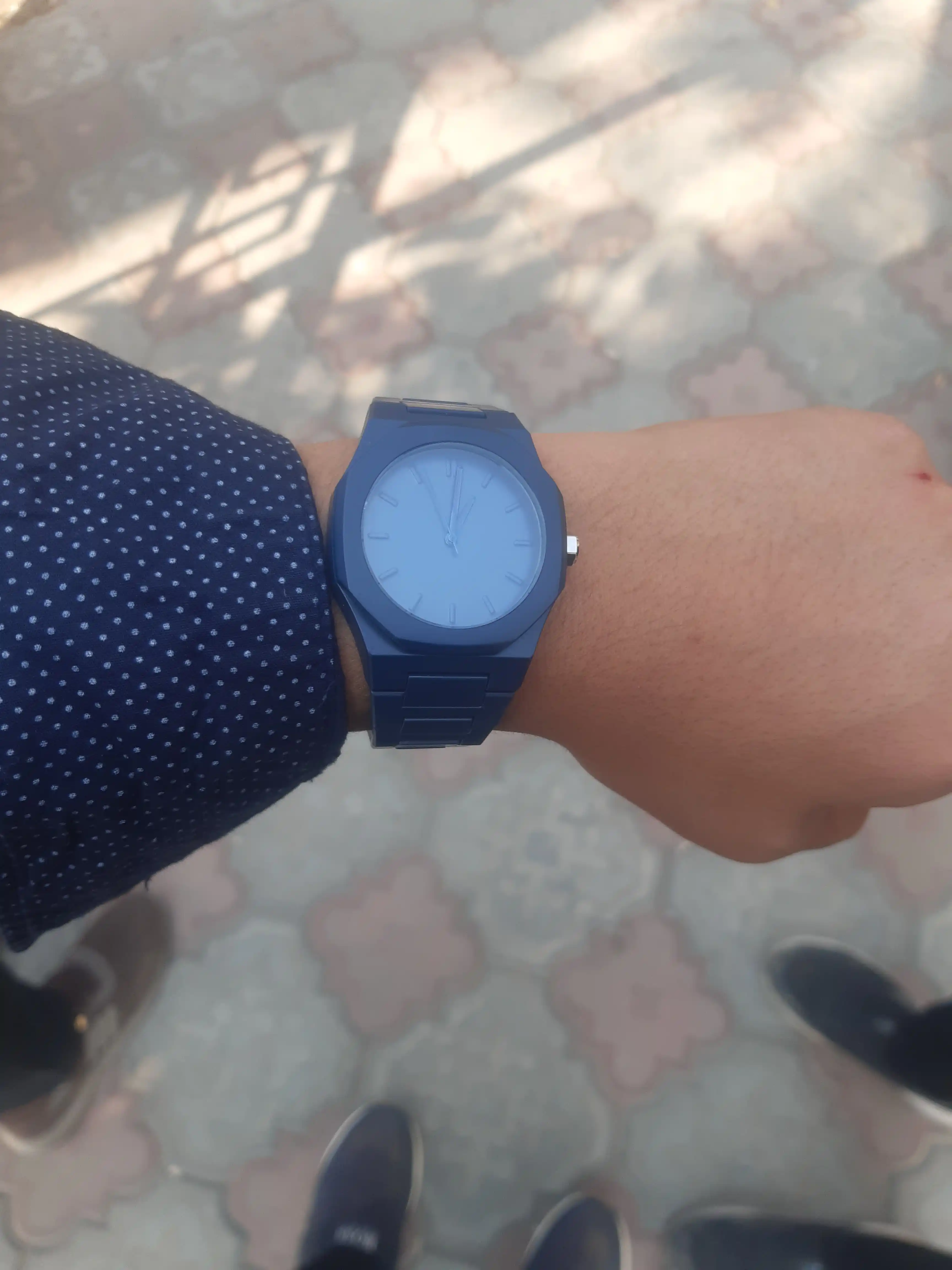 Arab Aura erkaklar soati - minimalist qora rangda, quti bilan
