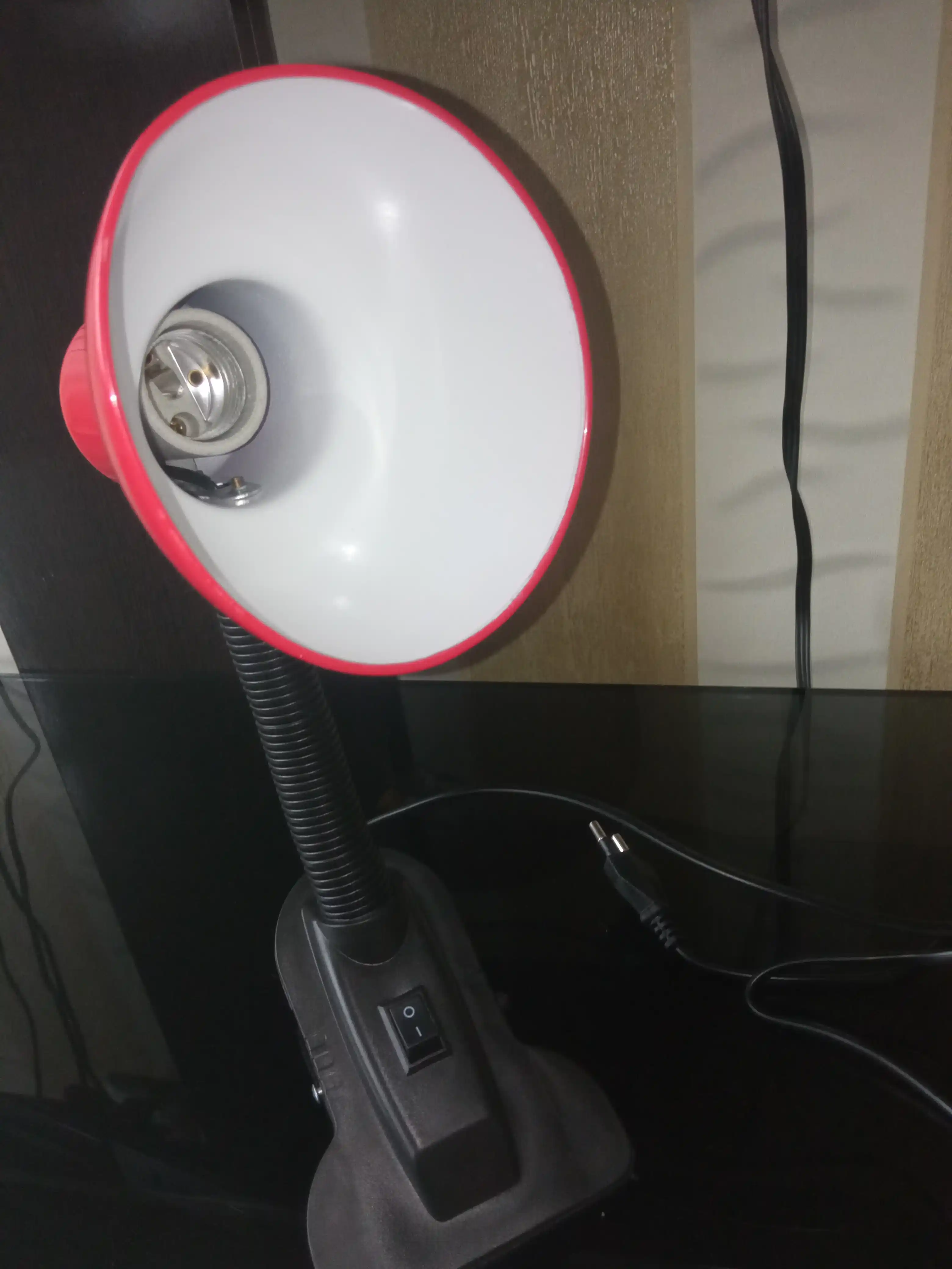 Stol lampasi qisqichda, 7 xil rangda