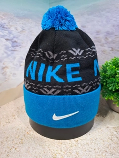 Небесно-голубой