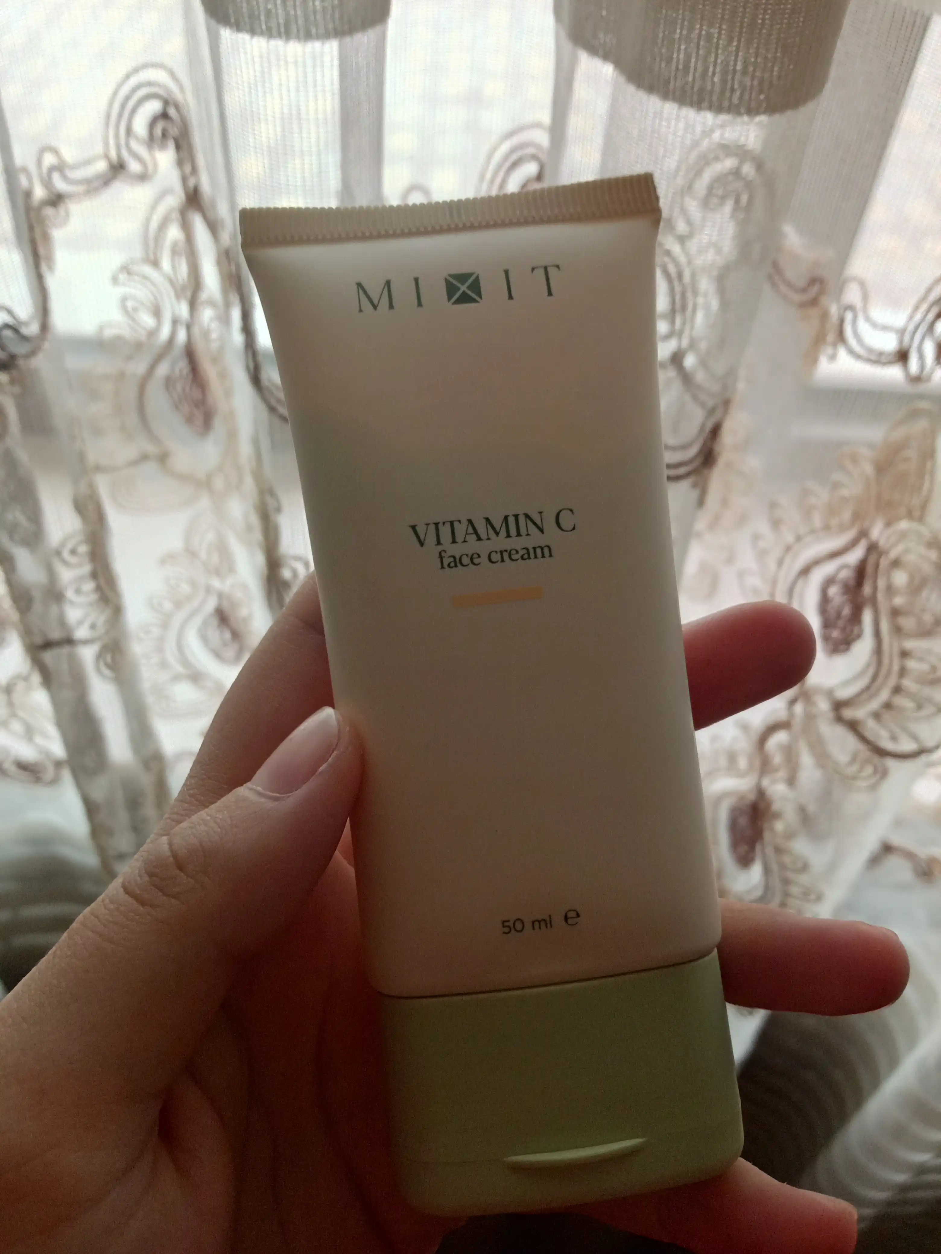 Крем для лица осветляющий от пигментных пятен, выравнивающий тон MIXIT Vitamin C, 50 мл